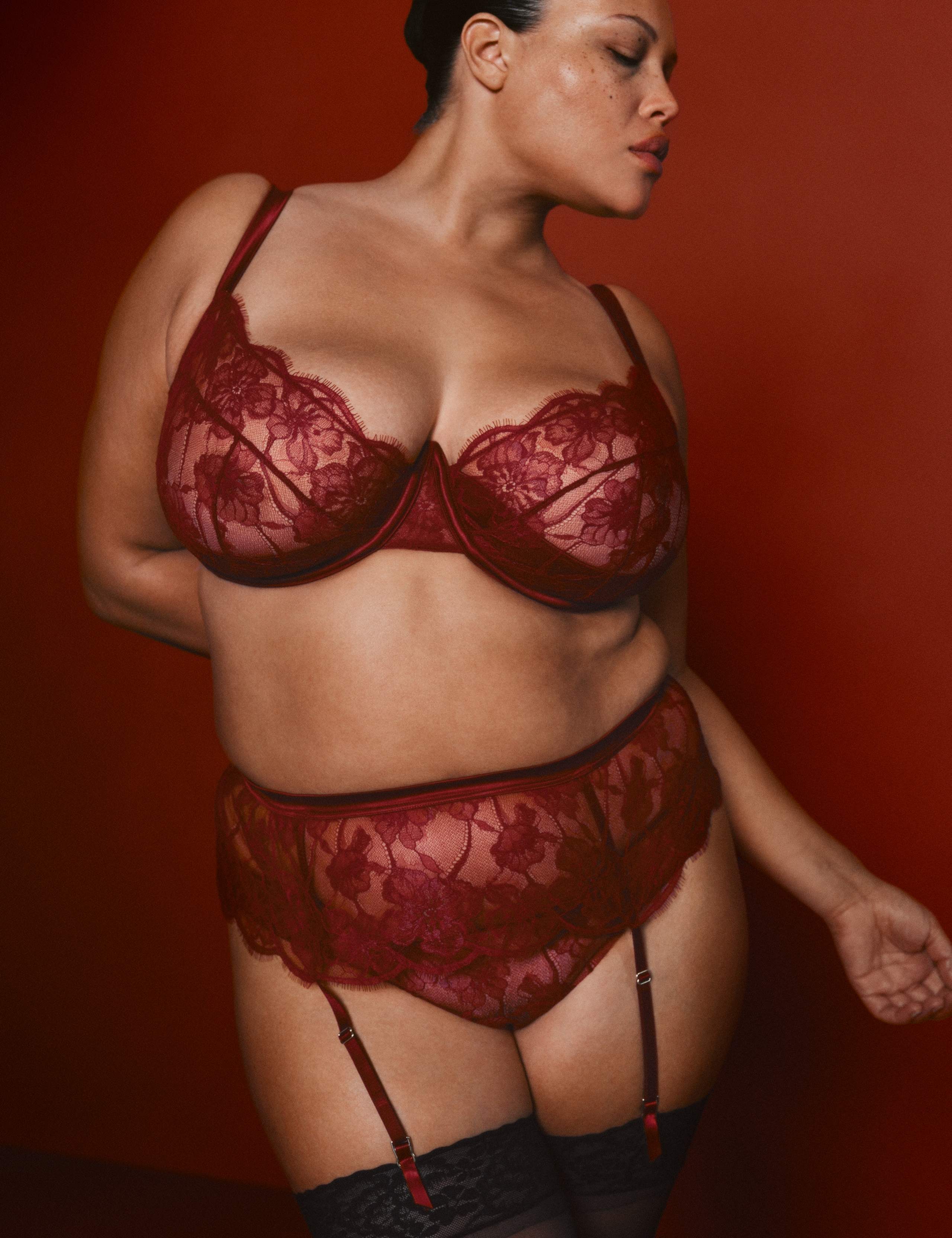 Belle Lace Suspender