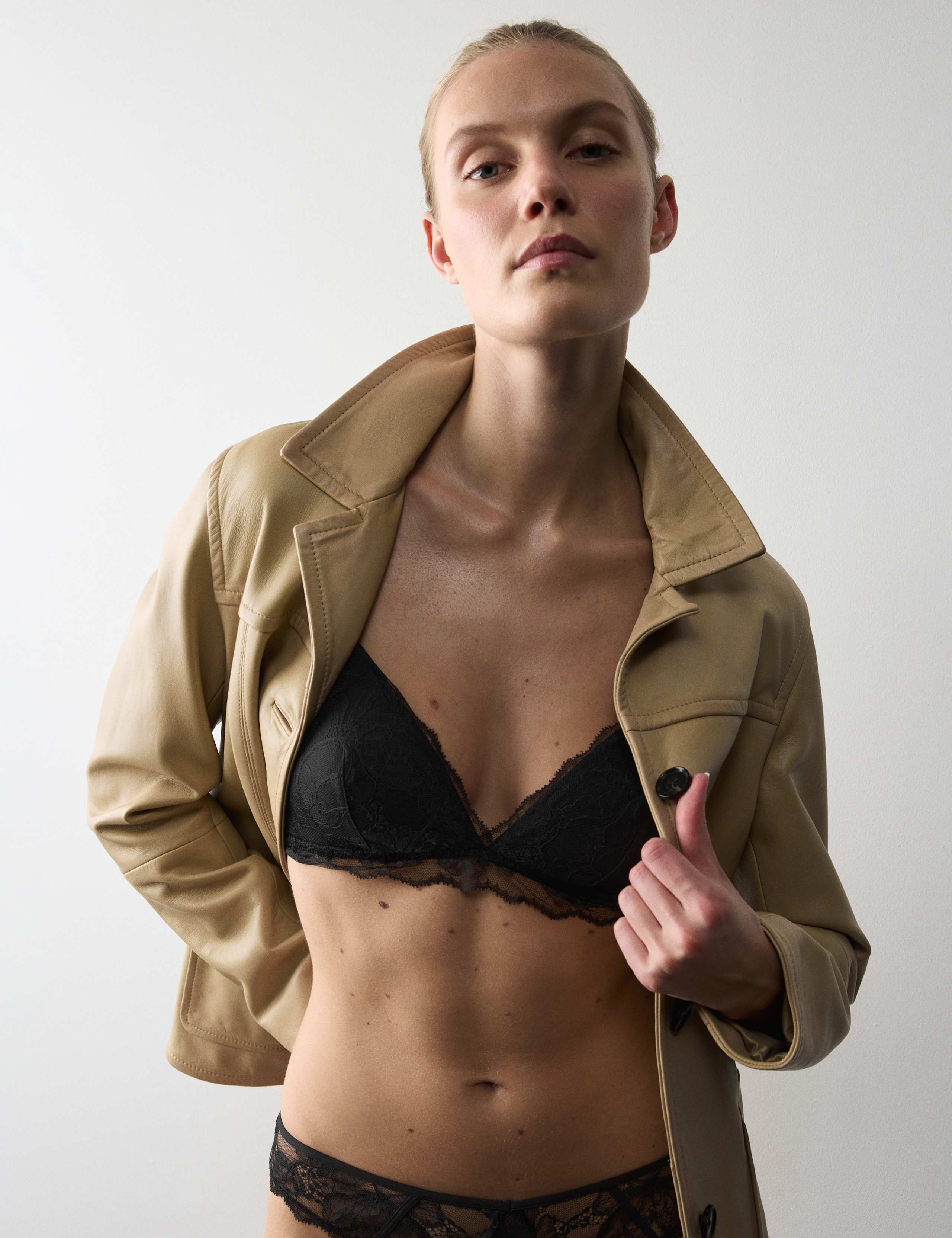 Savannah Lace Non Wired Plunge Bra (A-E)