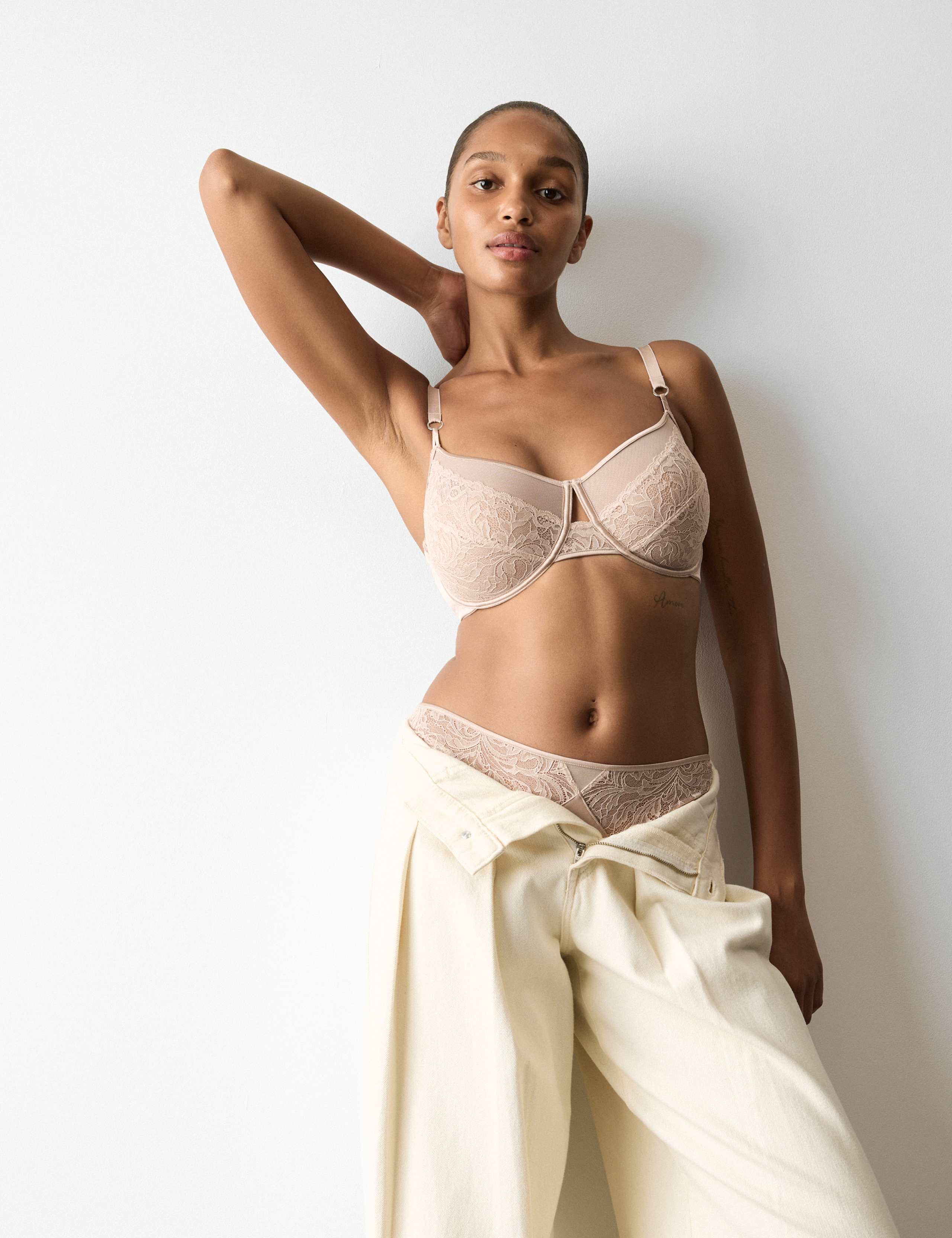 Silk & Lace Wired Minimiser Bra (C-G)