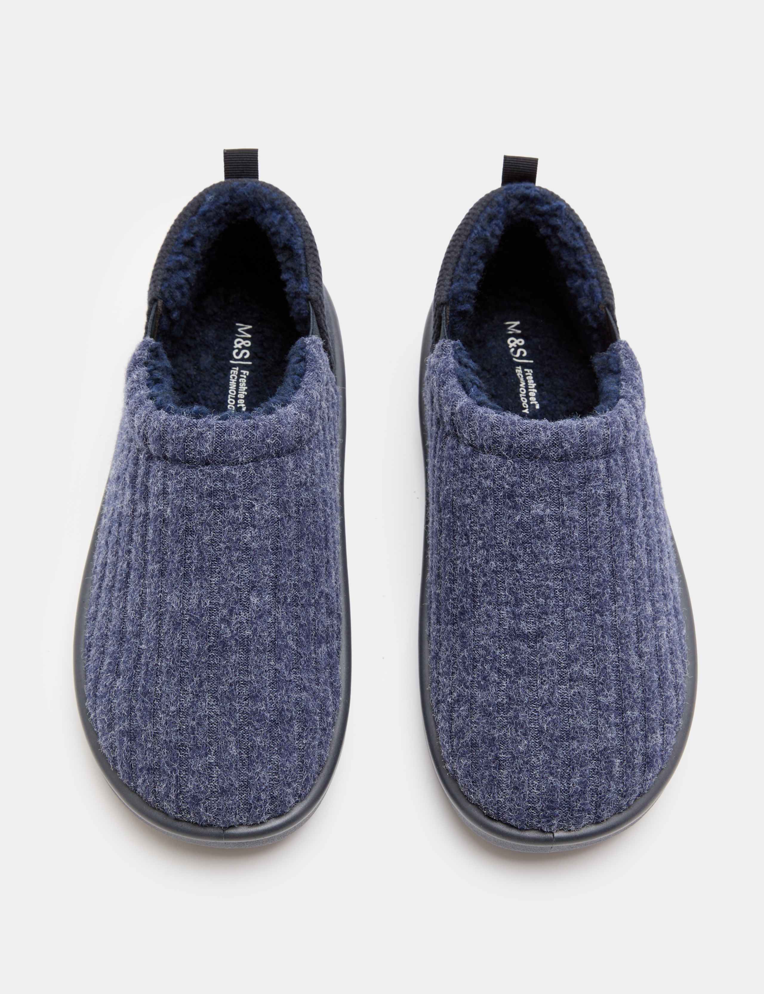 Contrast Slippers with Freshfeet™