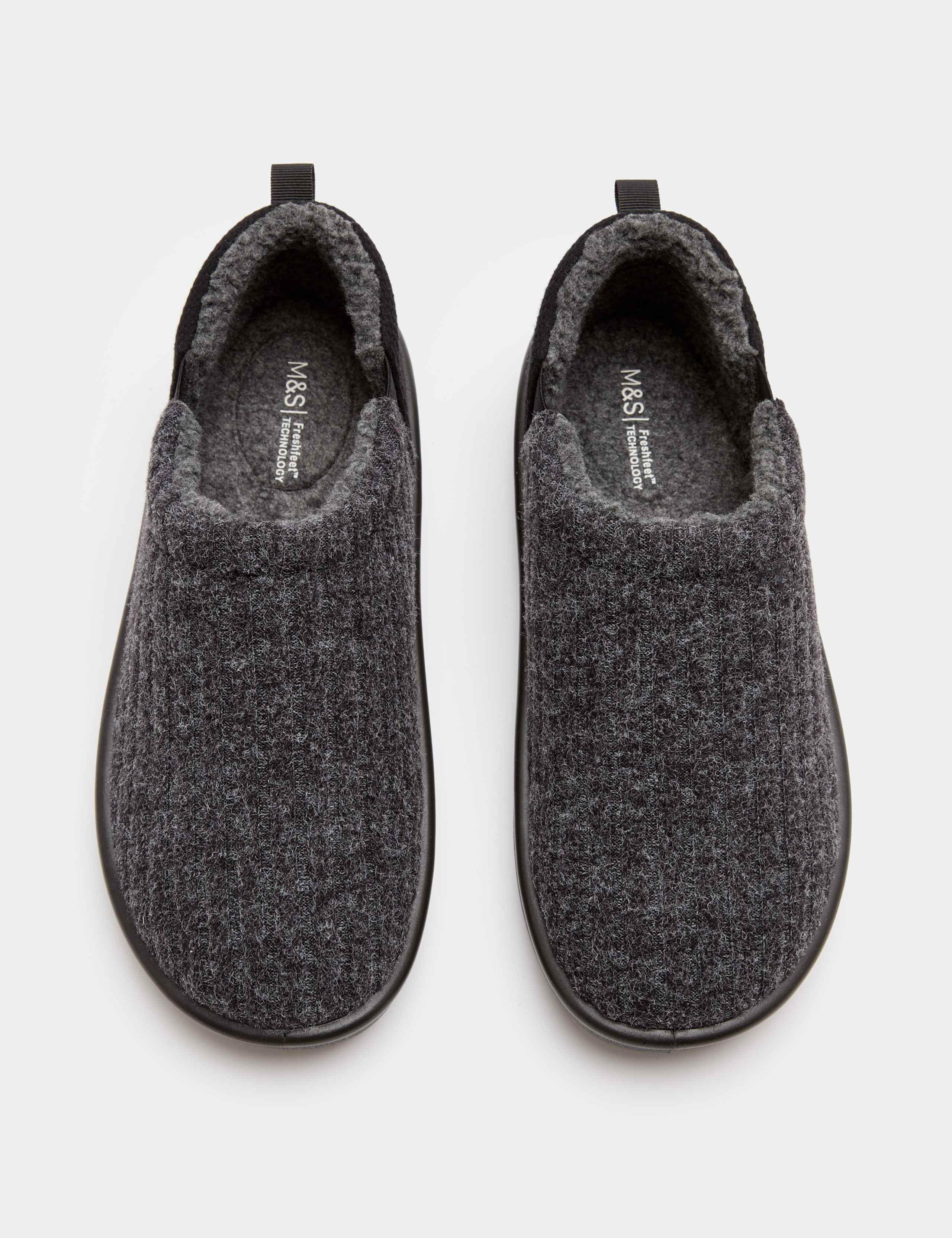 Contrast Slippers with Freshfeet™