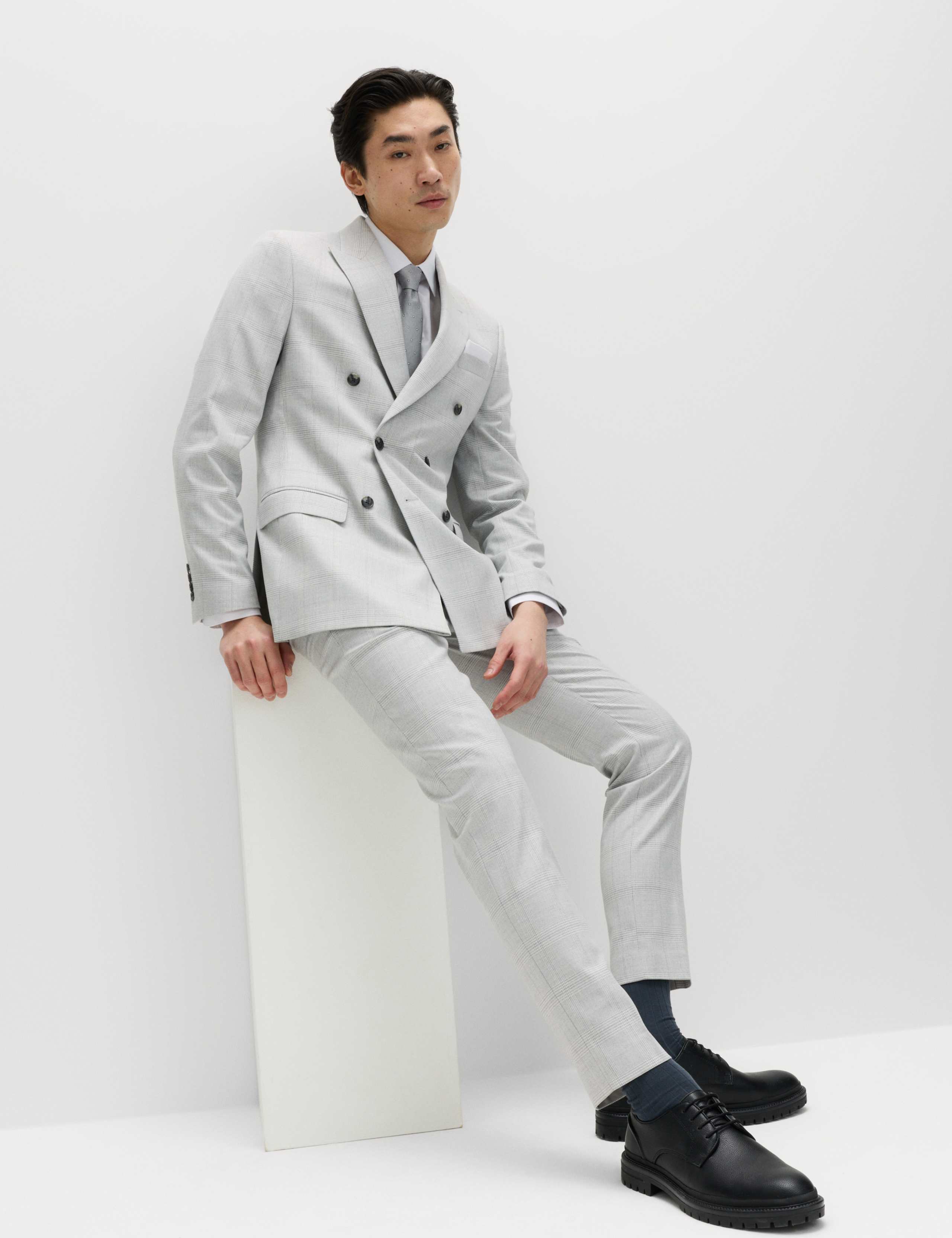 2 Piece Slim Fit Check Double Breasted Suit 6 of 6