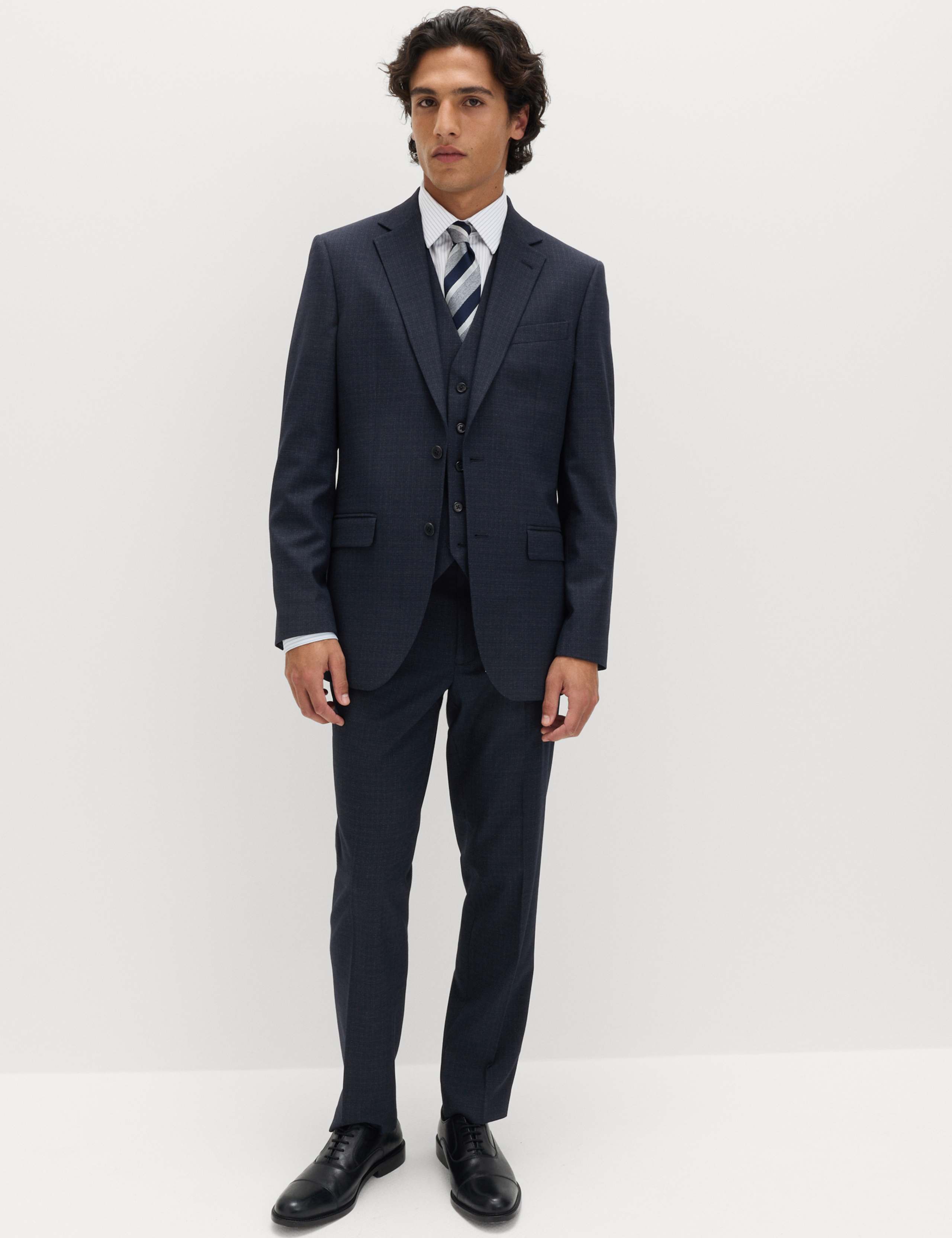 3 Piece Skinny Fit Textured Stretch Suit 5 of 9