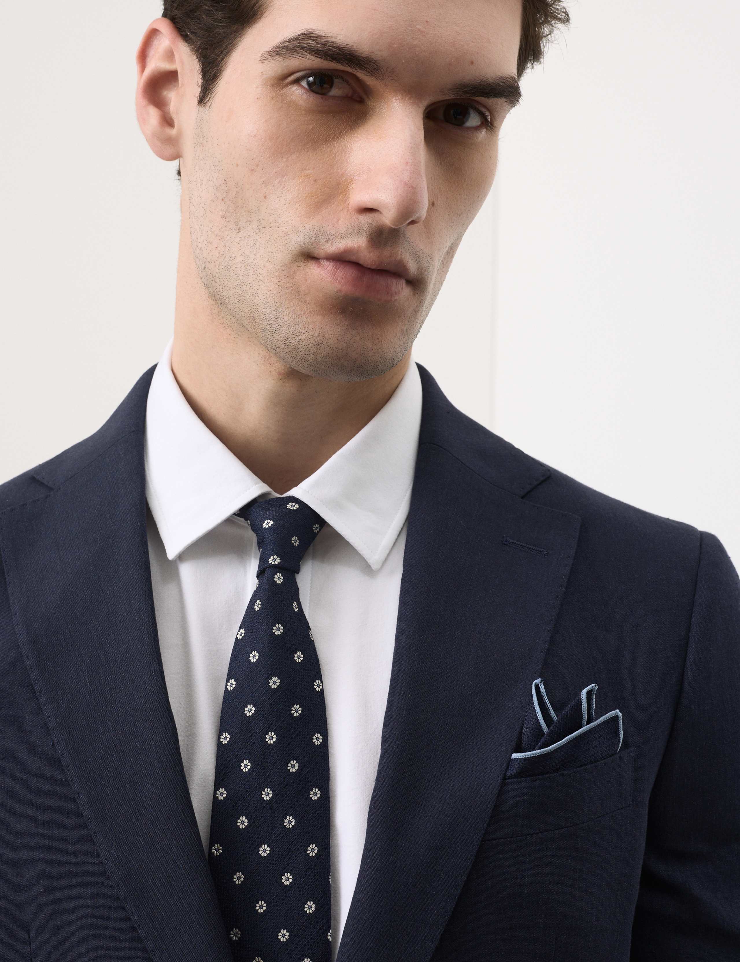 2 Piece Tailored Fit Italian Performance Linen Blend Suit 5 of 6