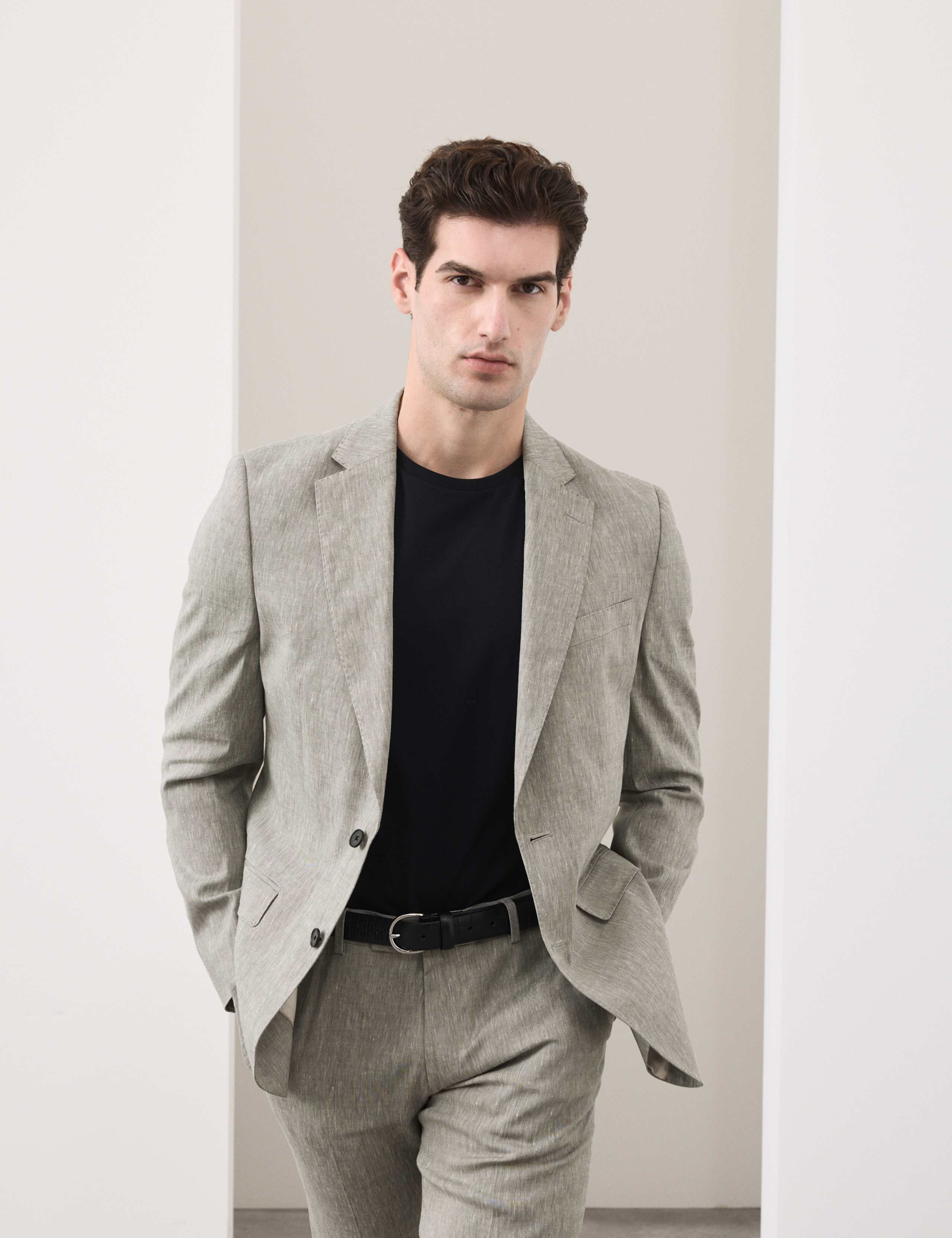 2 Piece Tailored Fit Italian Performance Linen Blend Suit 6 of 6