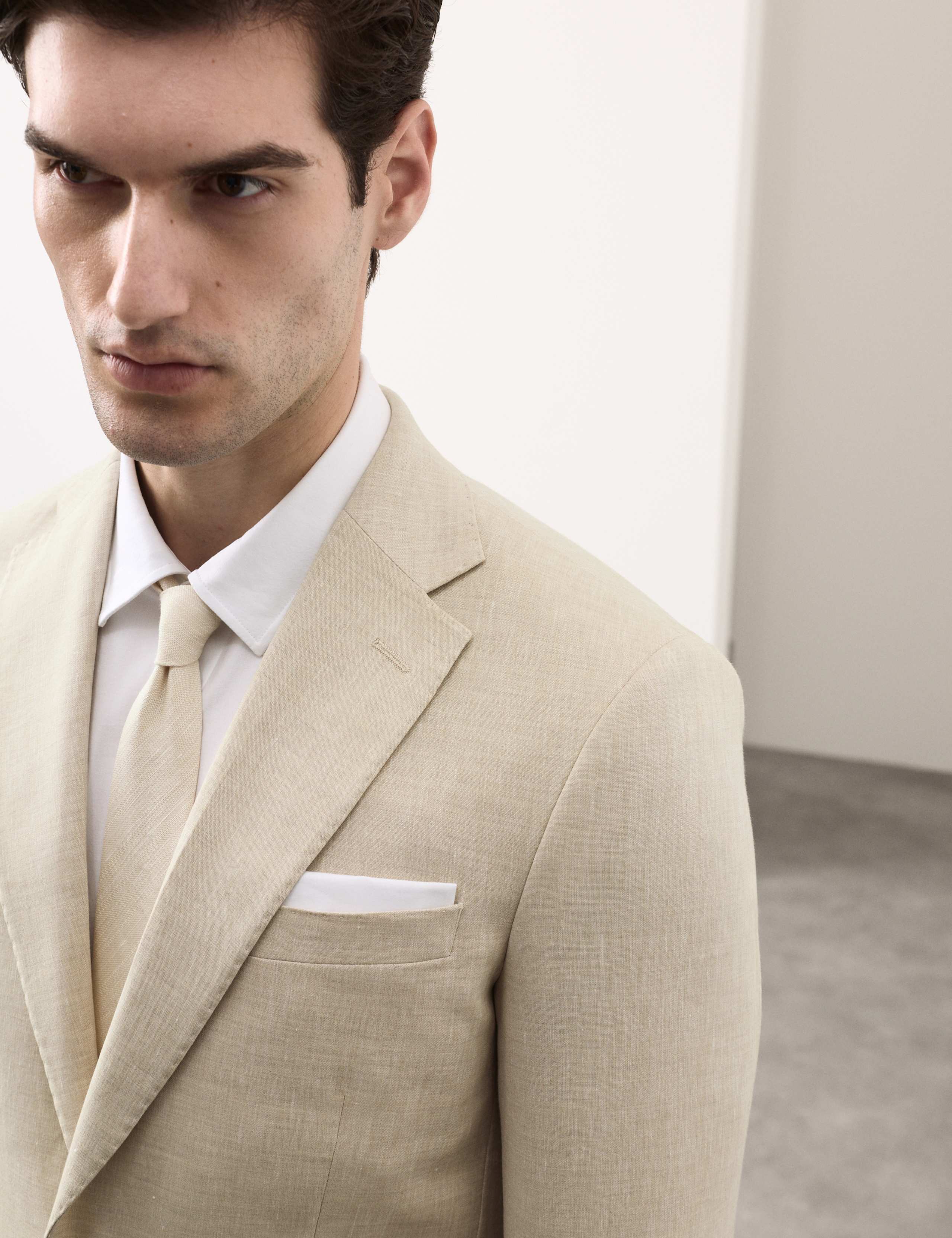 2 Piece Tailored Fit Italian Performance Linen Blend Suit 5 of 6