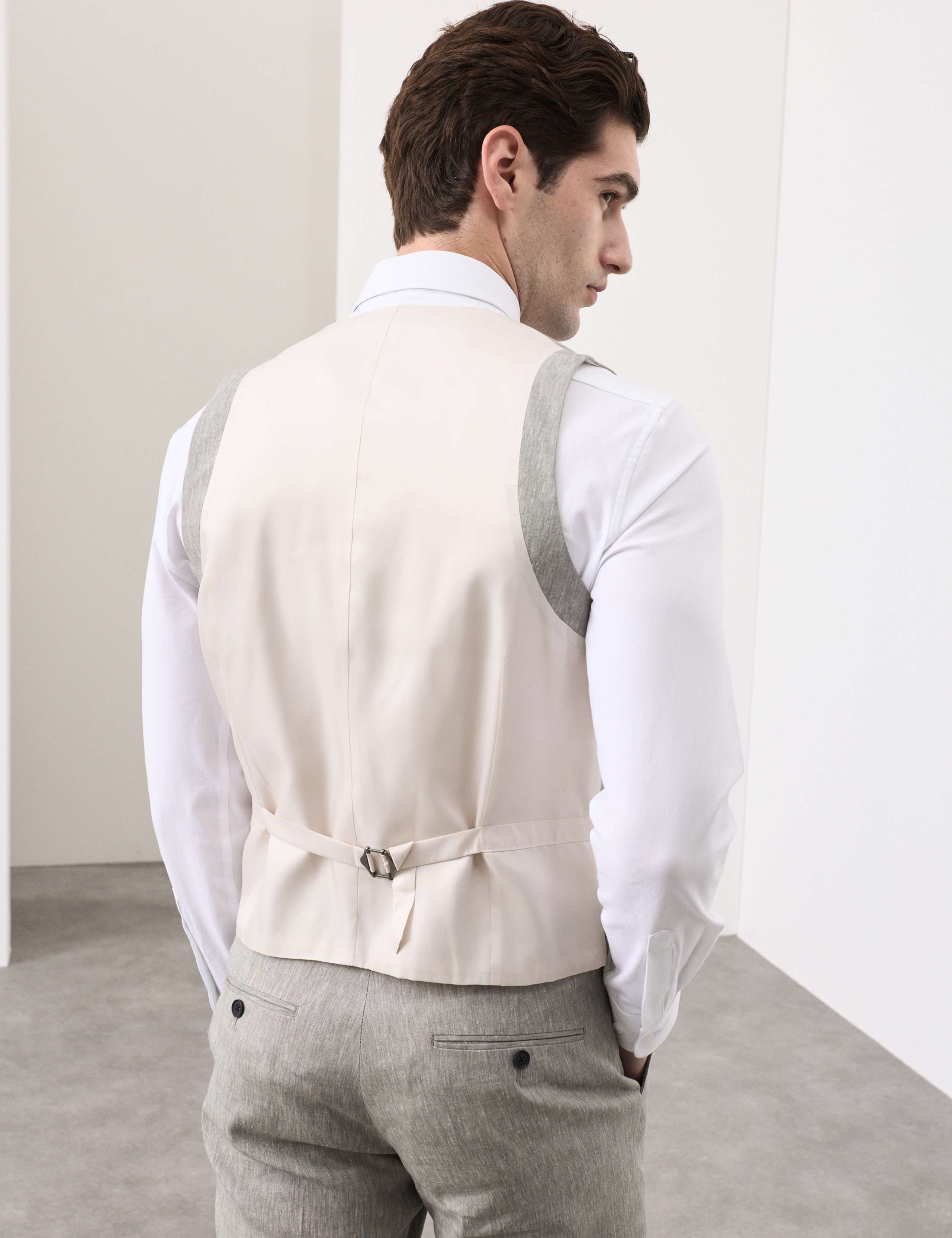 3 Piece Tailored Fit Italian Performance Linen Blend Suit 4 of 9