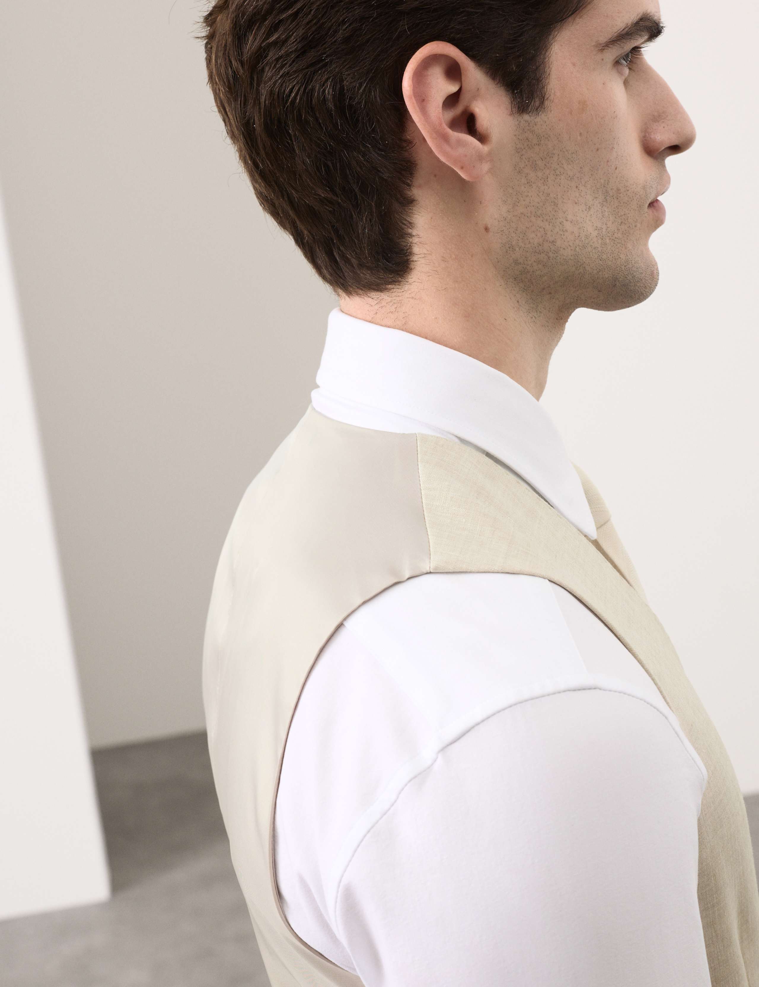 3 Piece Tailored Fit Italian Performance Linen Blend Suit 5 of 9