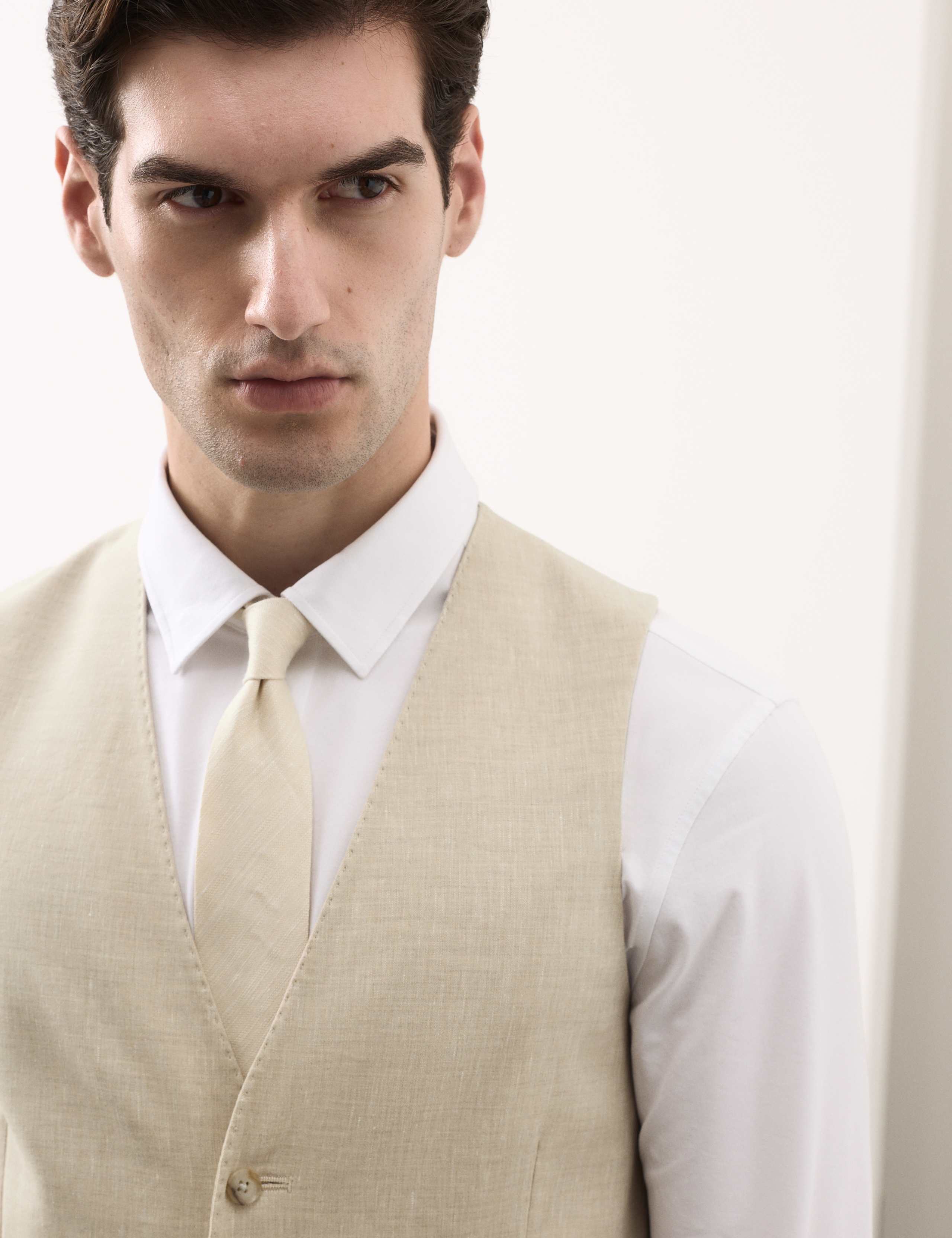 3 Piece Tailored Fit Italian Performance Linen Blend Suit 6 of 9