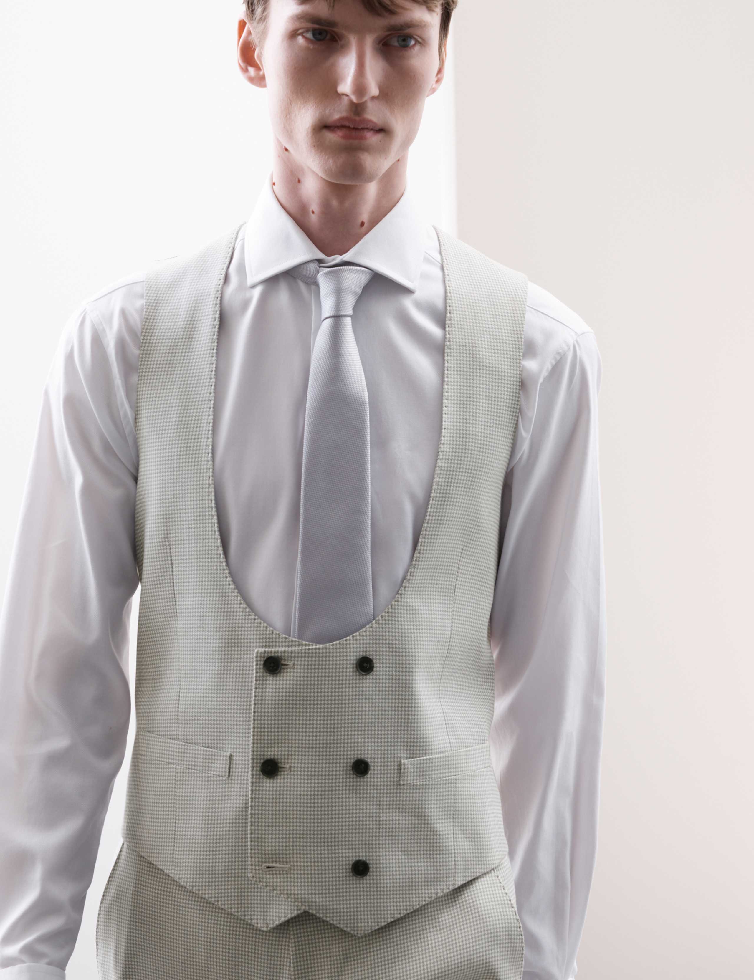 Tailored Fit Italian Performance Linen Waistcoat