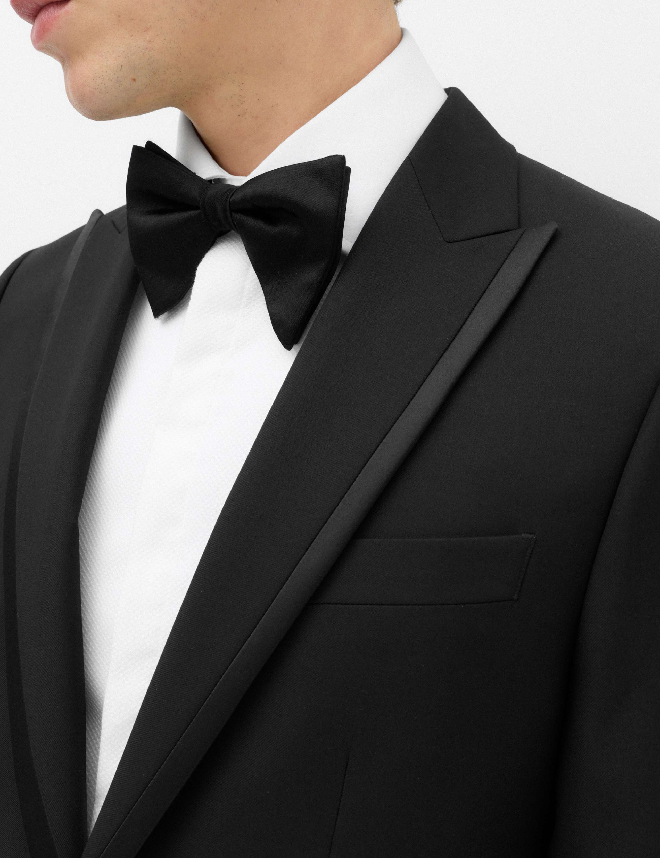 2 Piece Slim Fit Tuxedo Suit 4 of 6