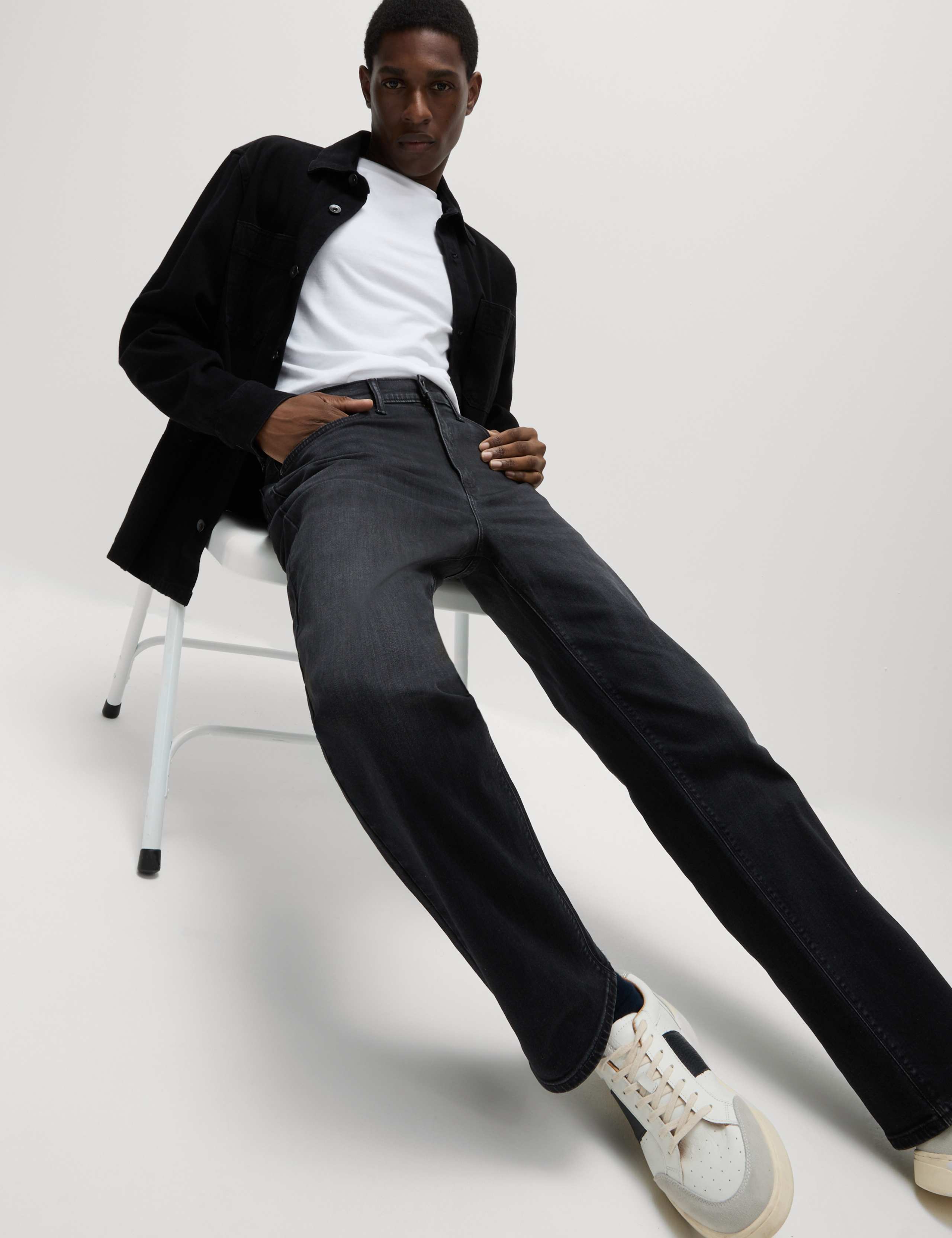 Loose Fit Stretch Jeans