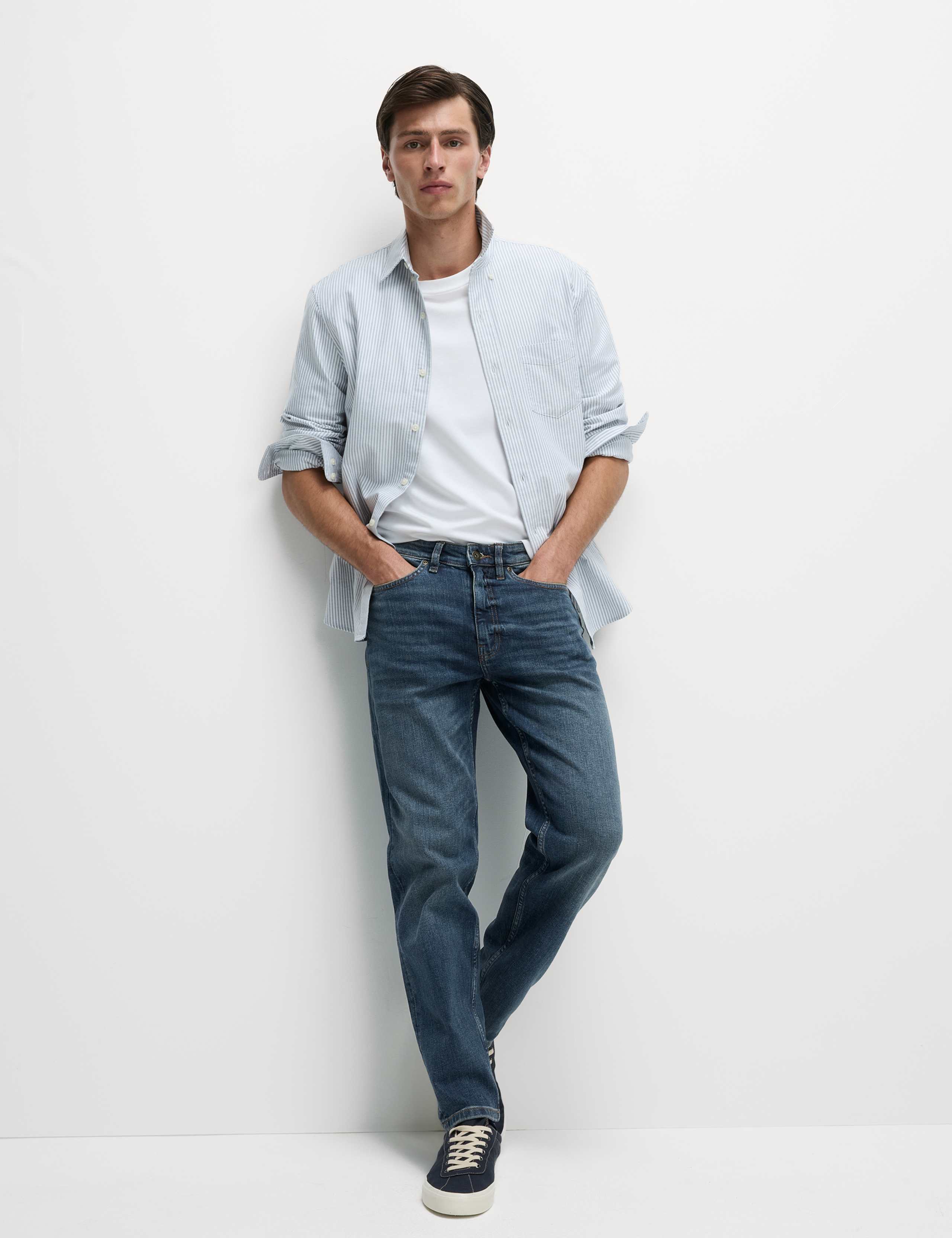 Tapered Fit Vintage Wash Stretch Jeans