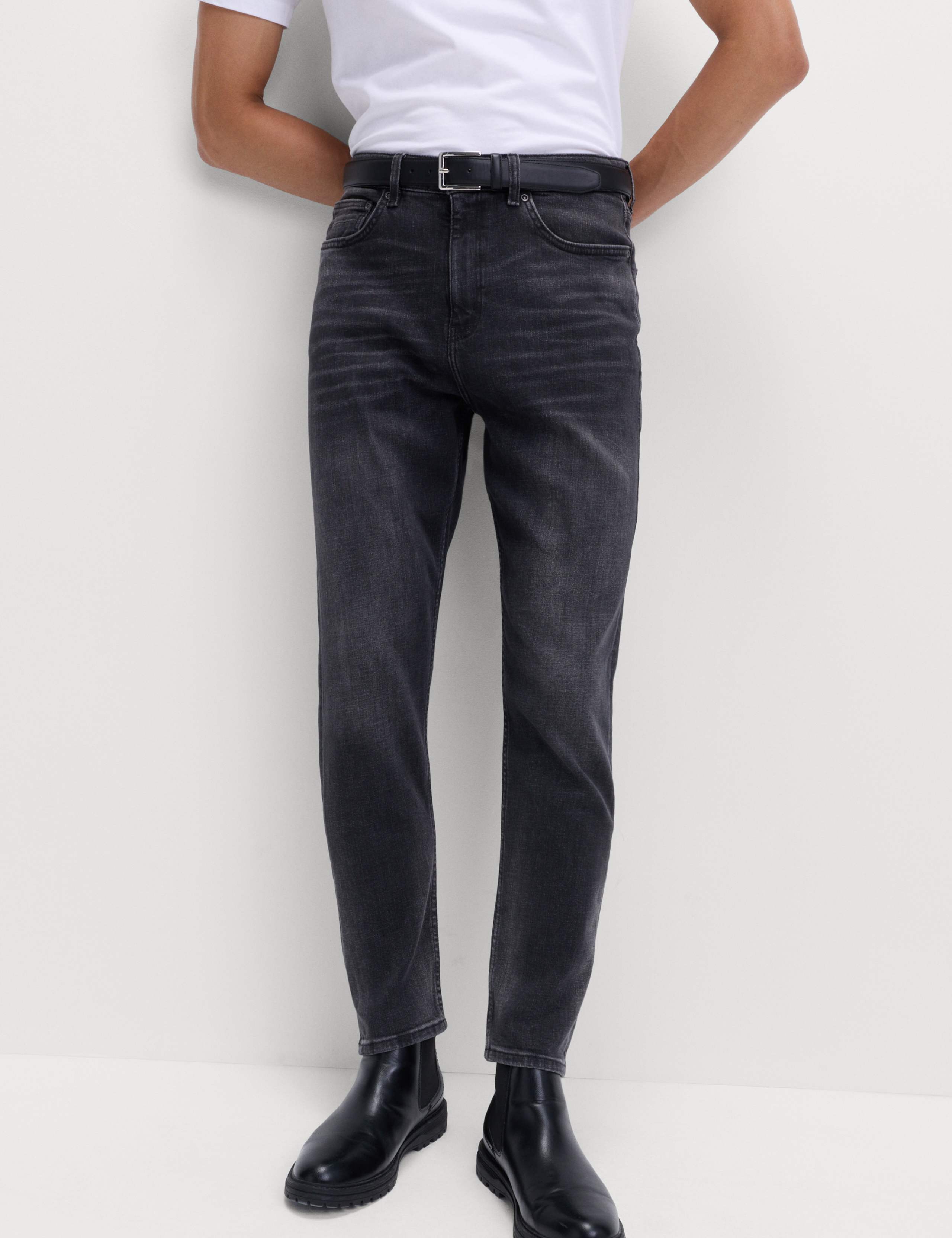 Tapered Fit Stretch Jeans