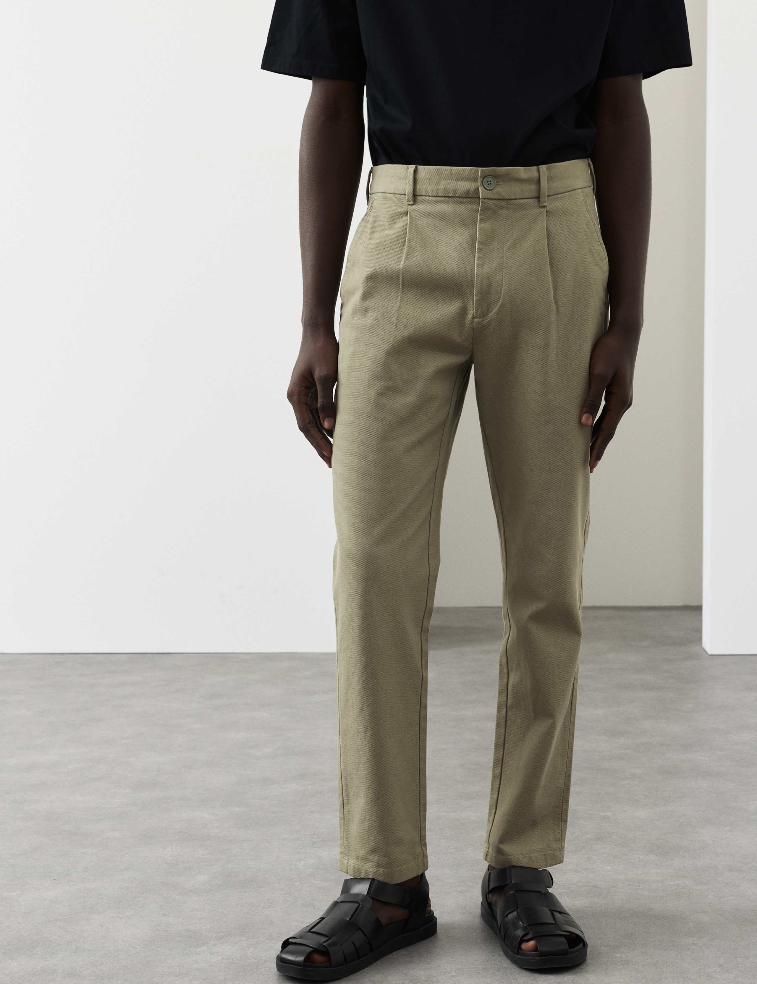 Tapered Fit Textured Dobby Pleat Front Chinos