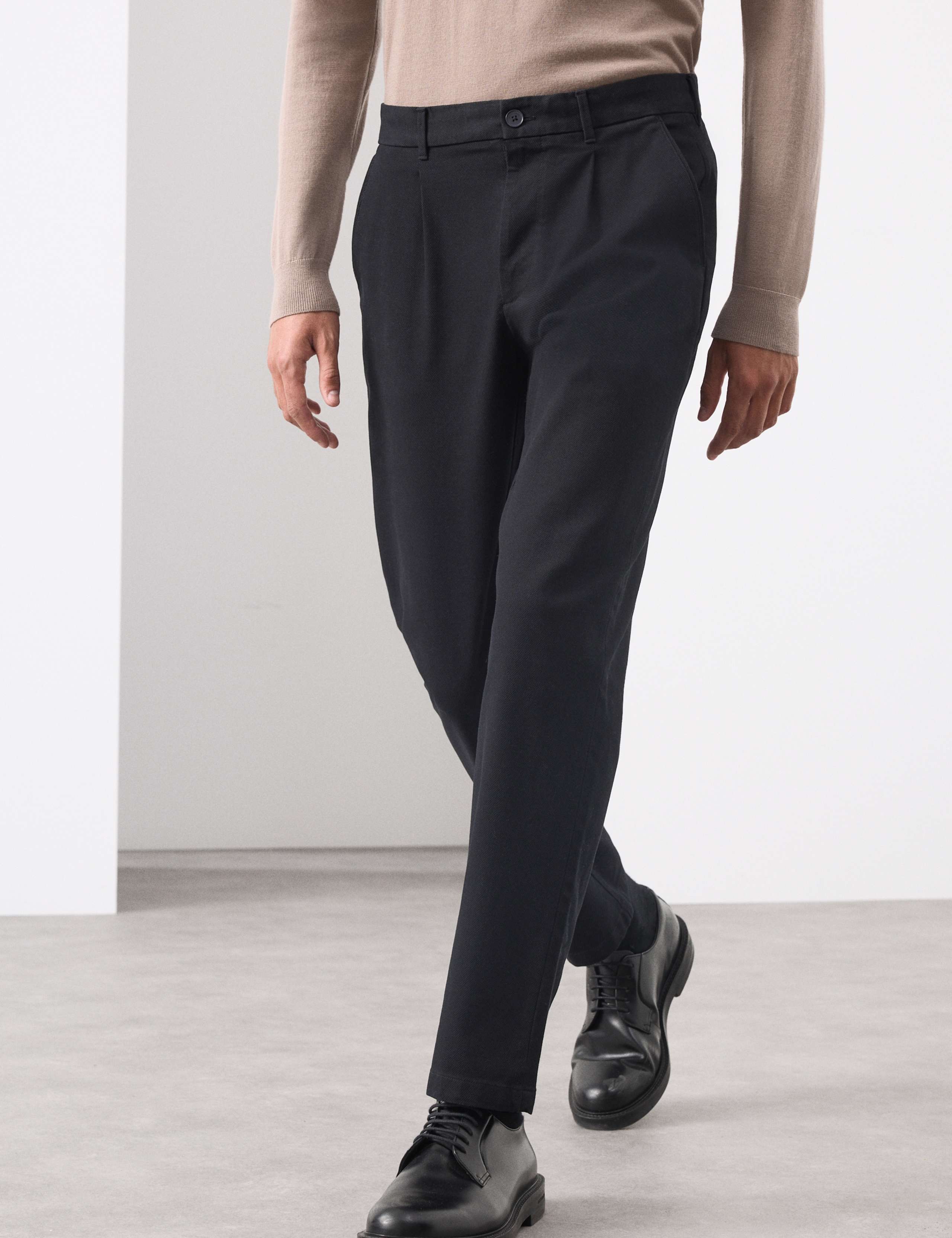 Regular Fit Textured Dobby Pleat Front Chinos