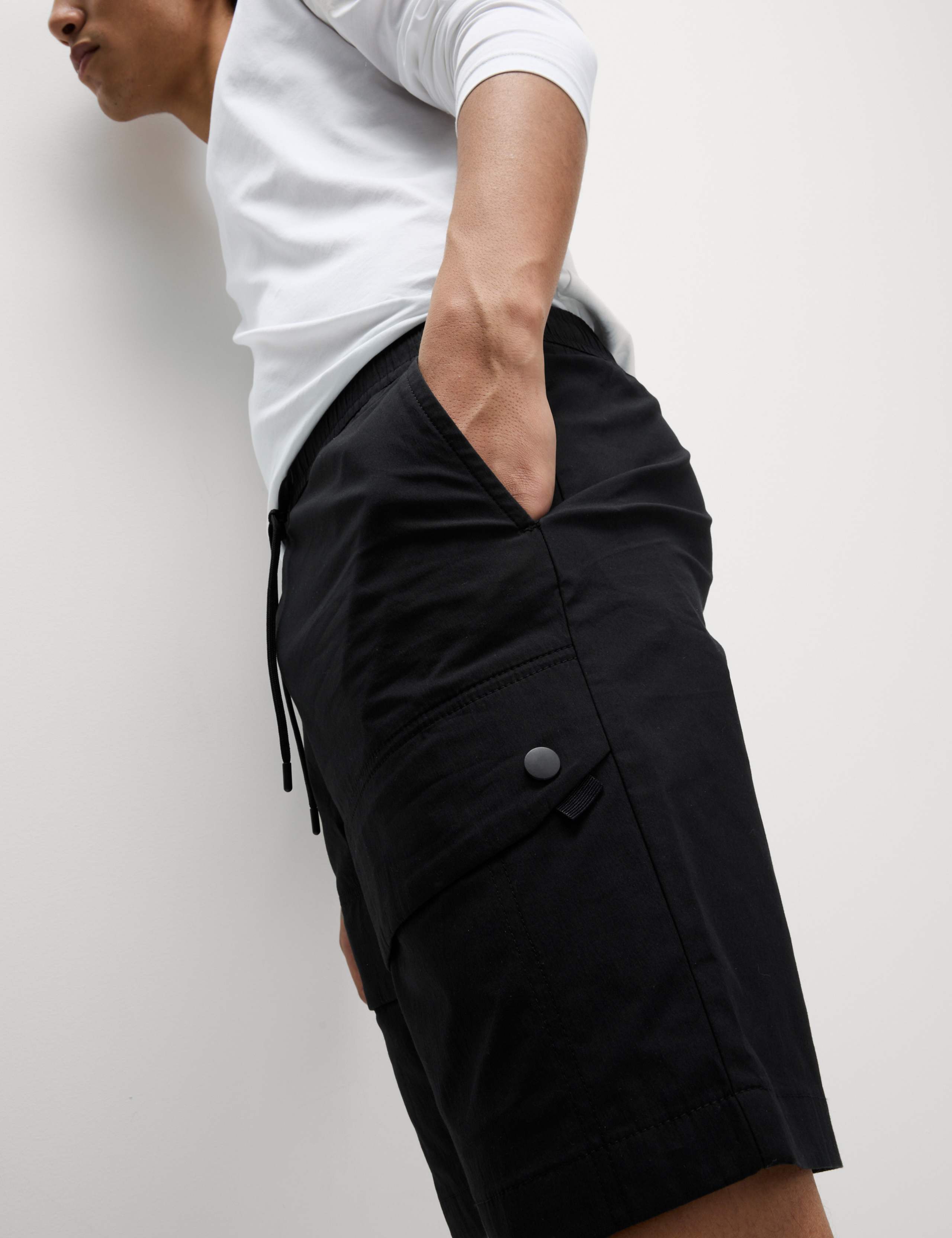 Lightweight Stretch Cargo Shorts with Stormwear™