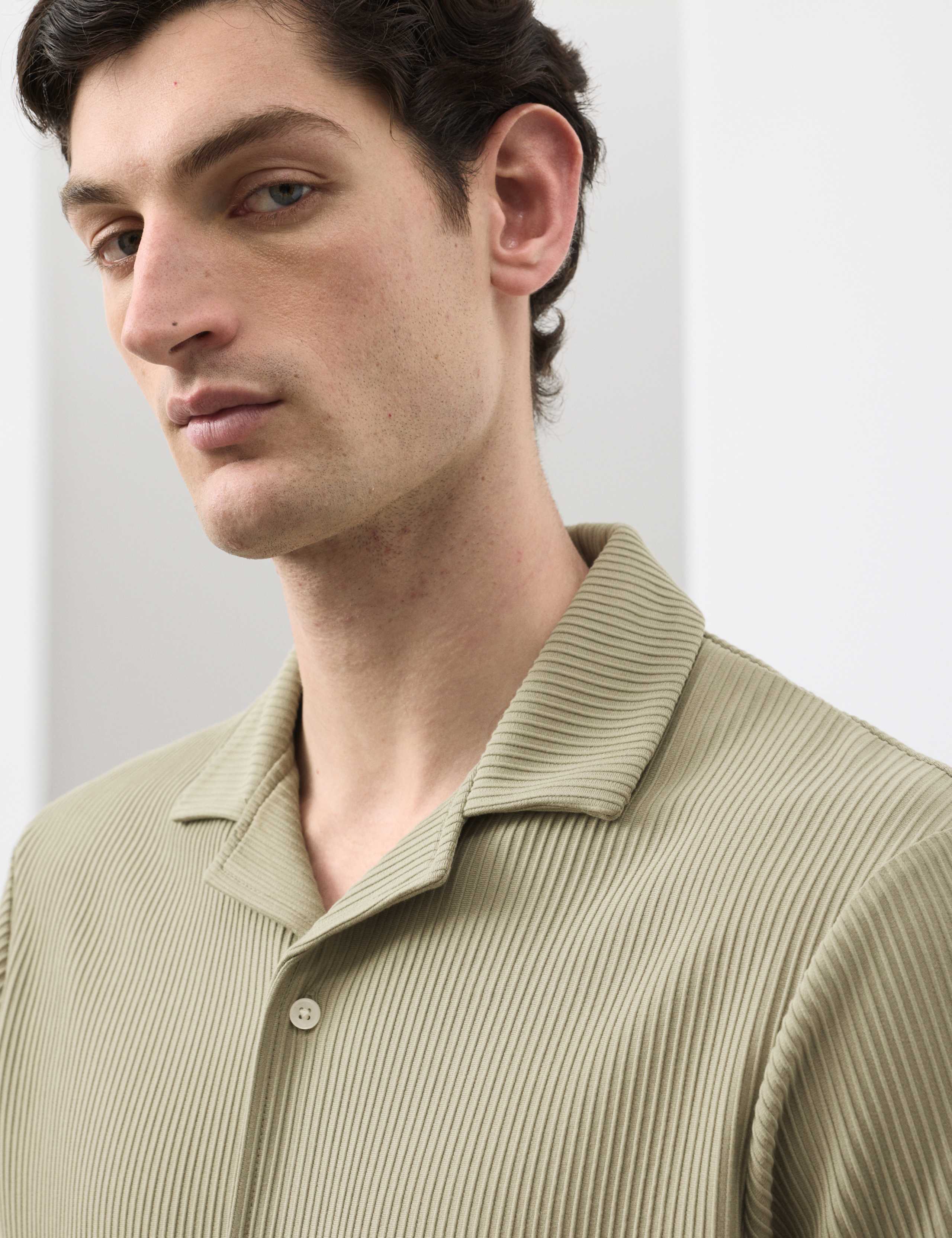 Regular Fit Textured Short Sleeve Shirt