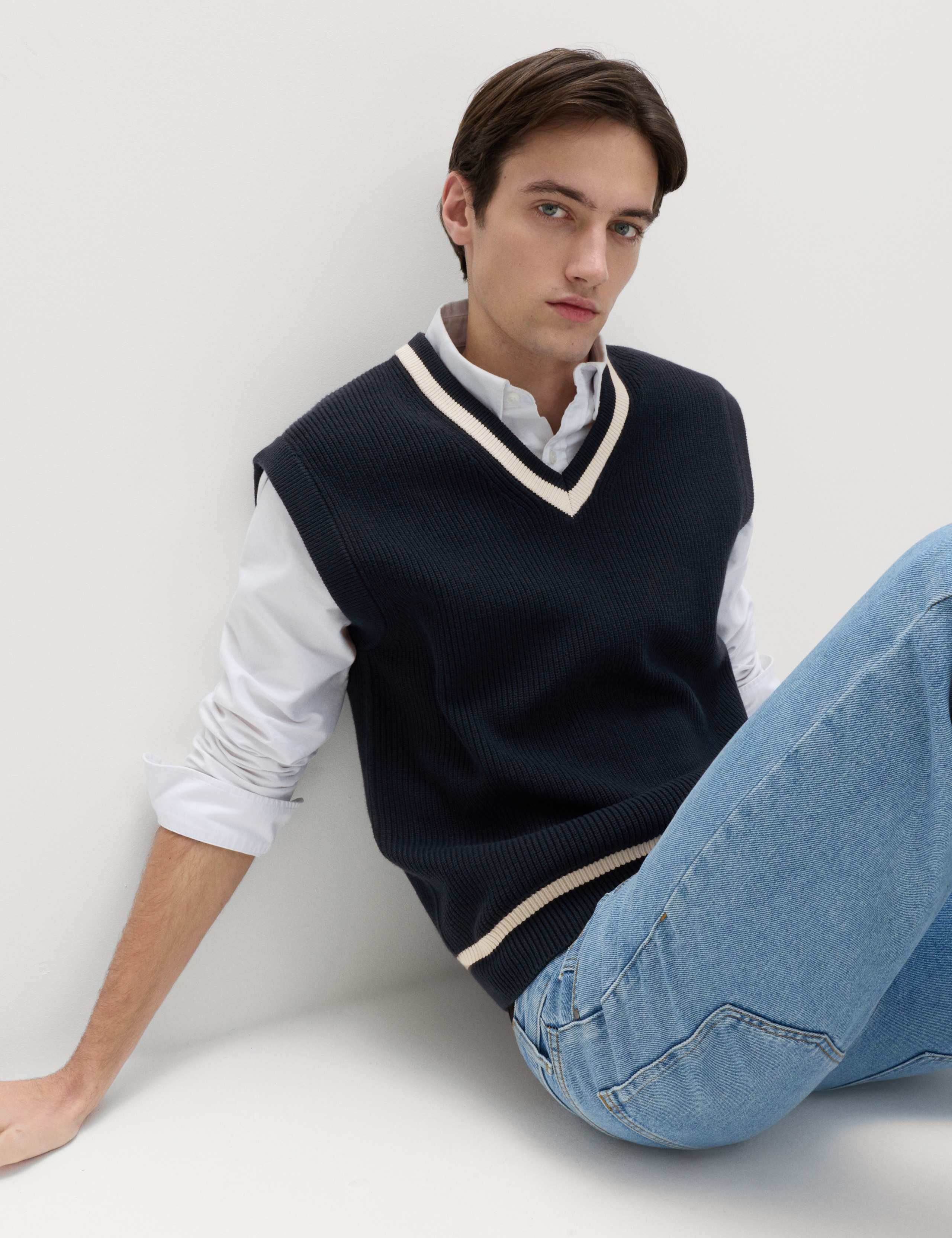 Cotton Blend Tipped V-Neck Knitted Vest