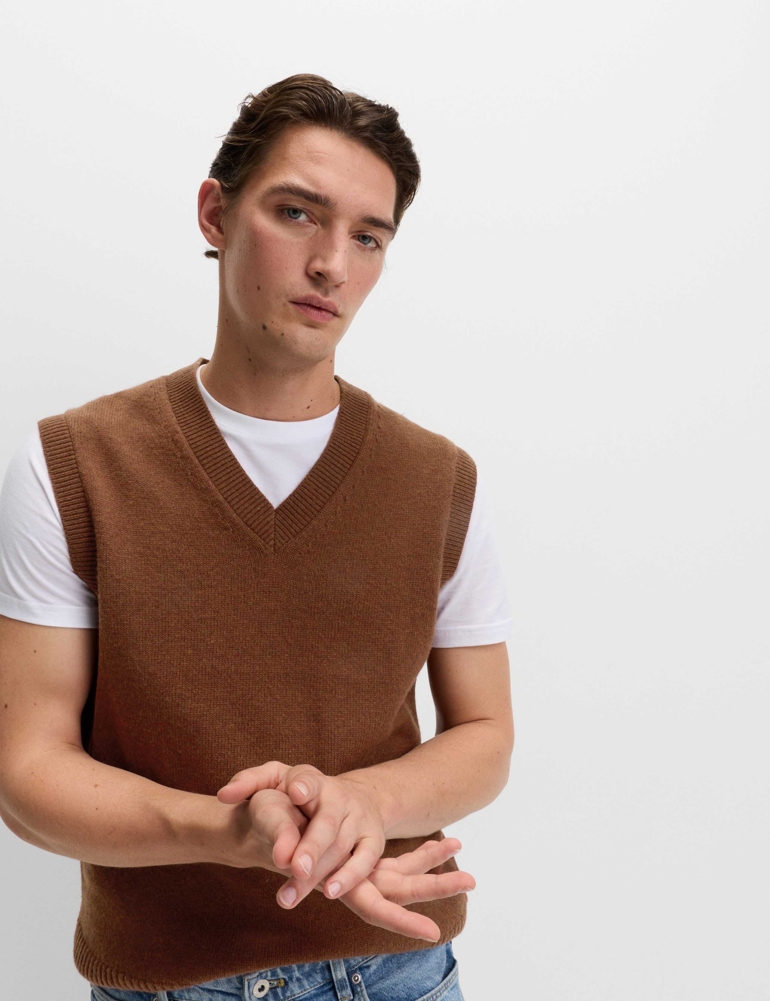Lambswool Blend V-Neck Knitted Vest