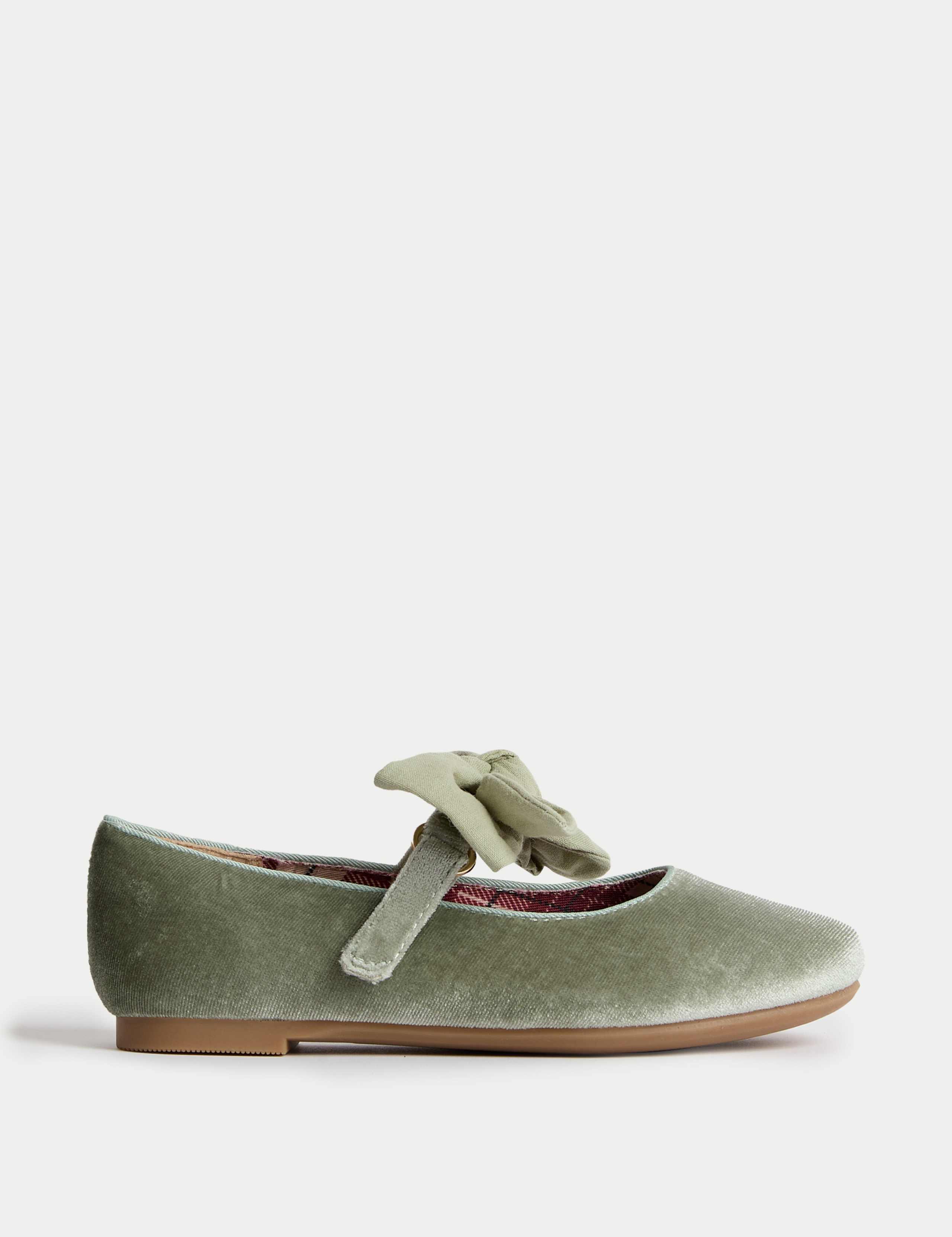 Bow Ballet Shoes (4 Small - 2 Large)