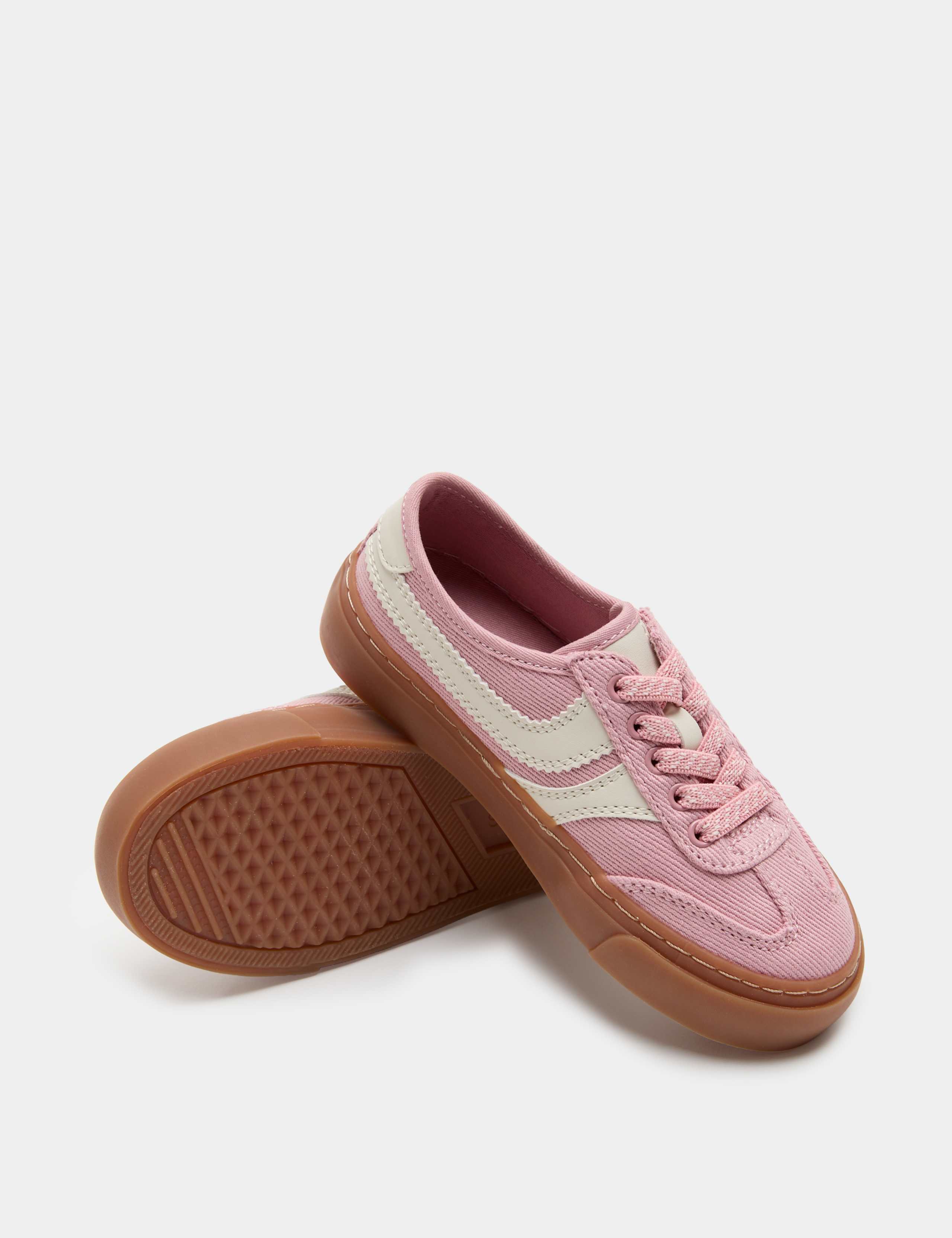 Vince Low Top Trainers (4 Small - 2 Large)