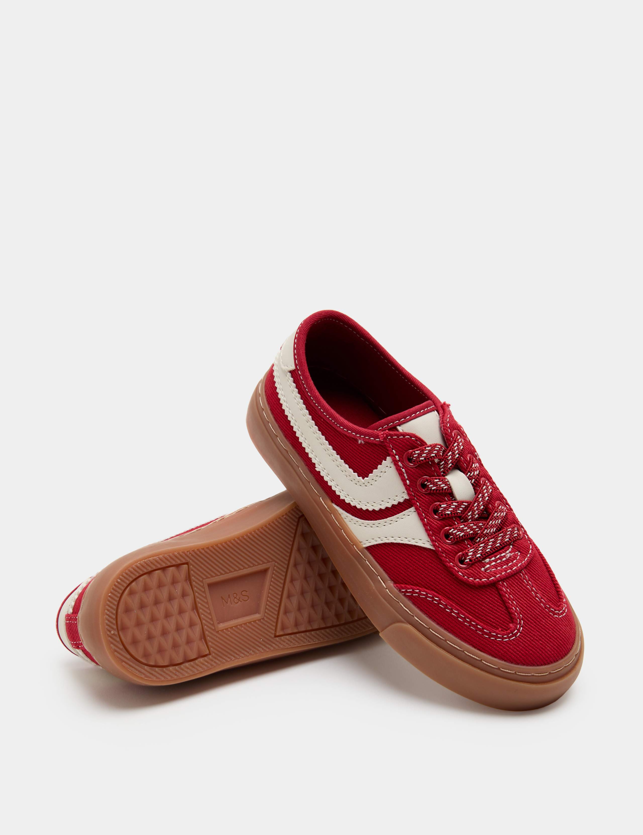 Vince Low Top Trainers (4 Small - 2 Large)