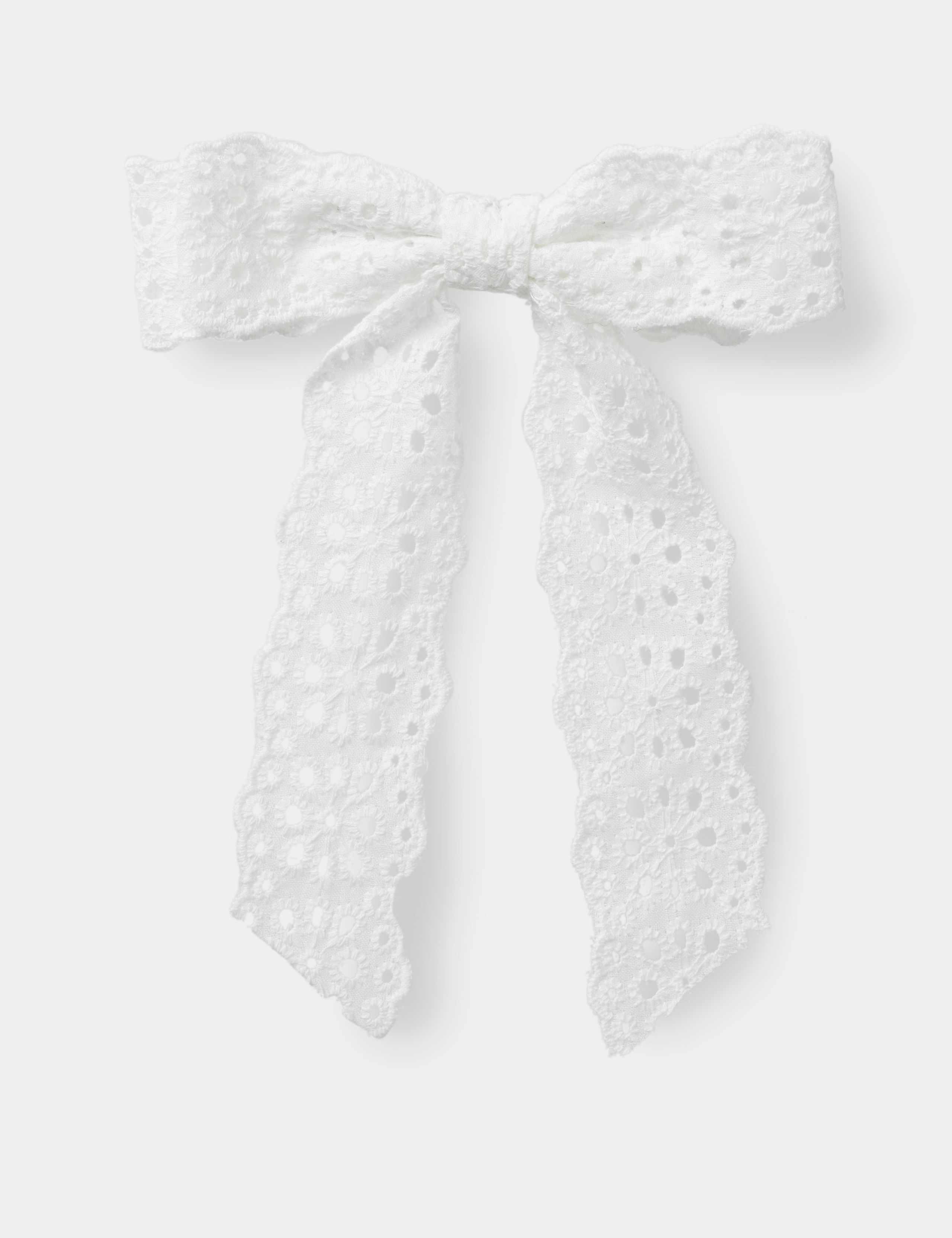 Broderie Bow