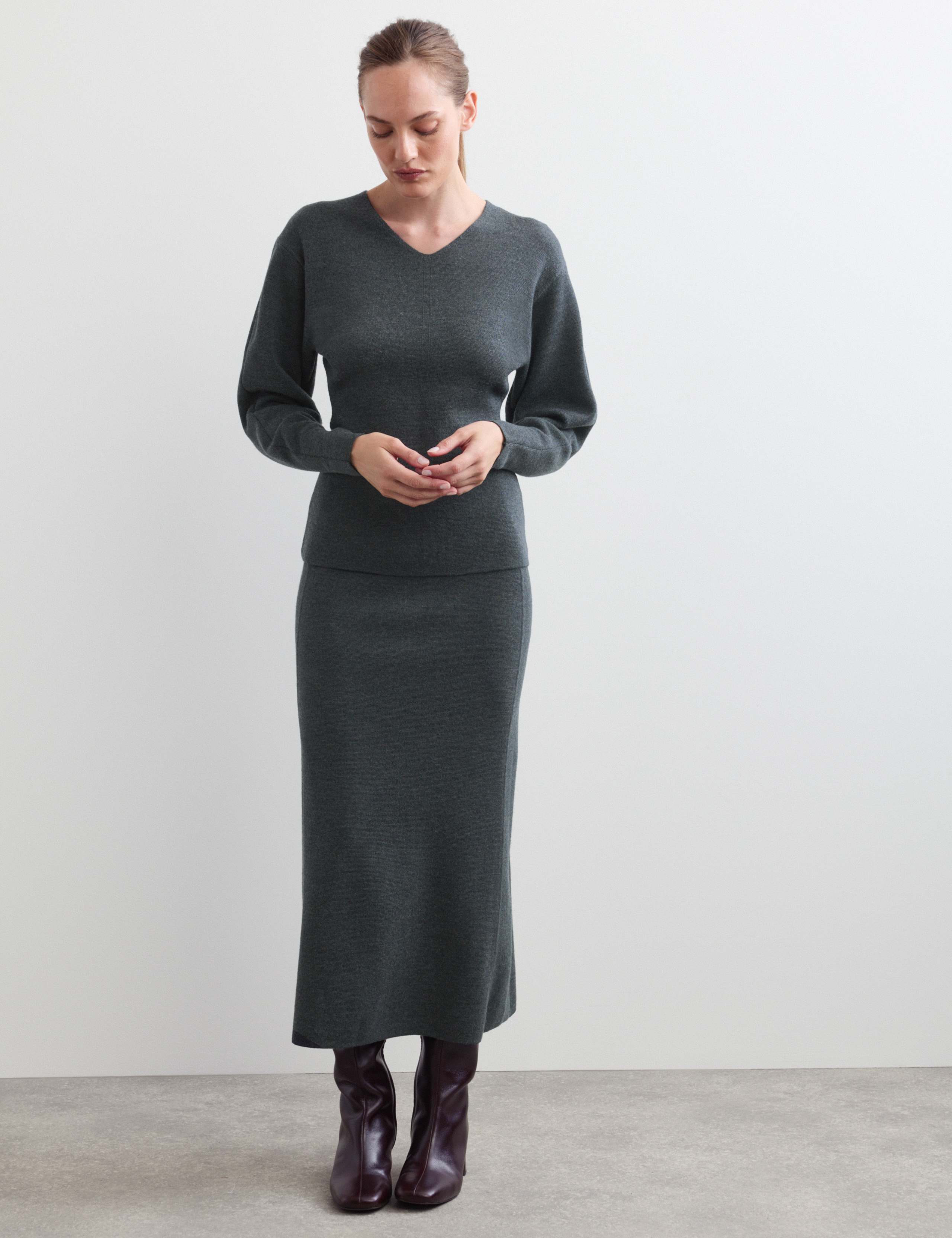 Pure Merino Wool V-Neck Fitted Jumper