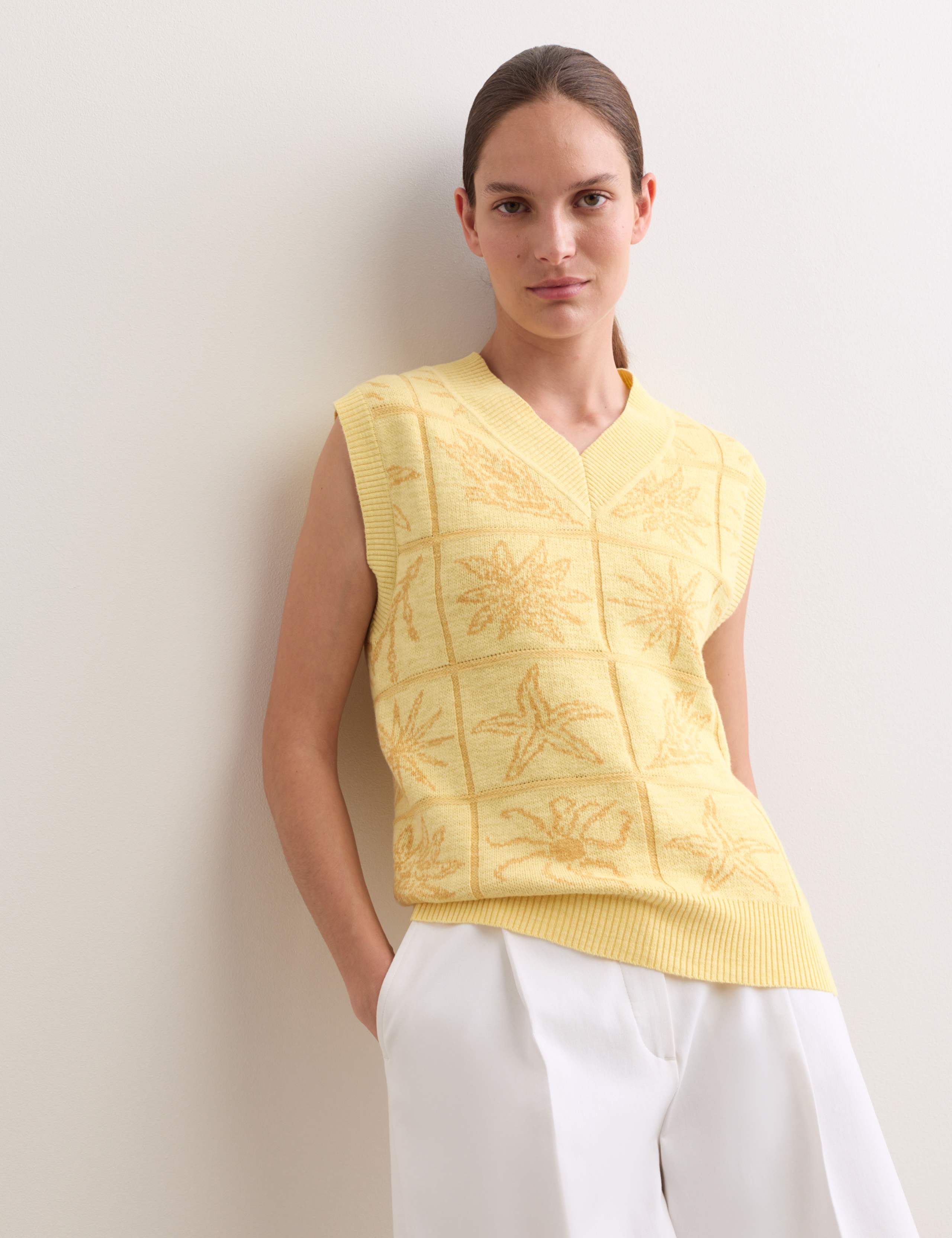 Linen Rich V-Neck Stitch Detail Knitted Vest