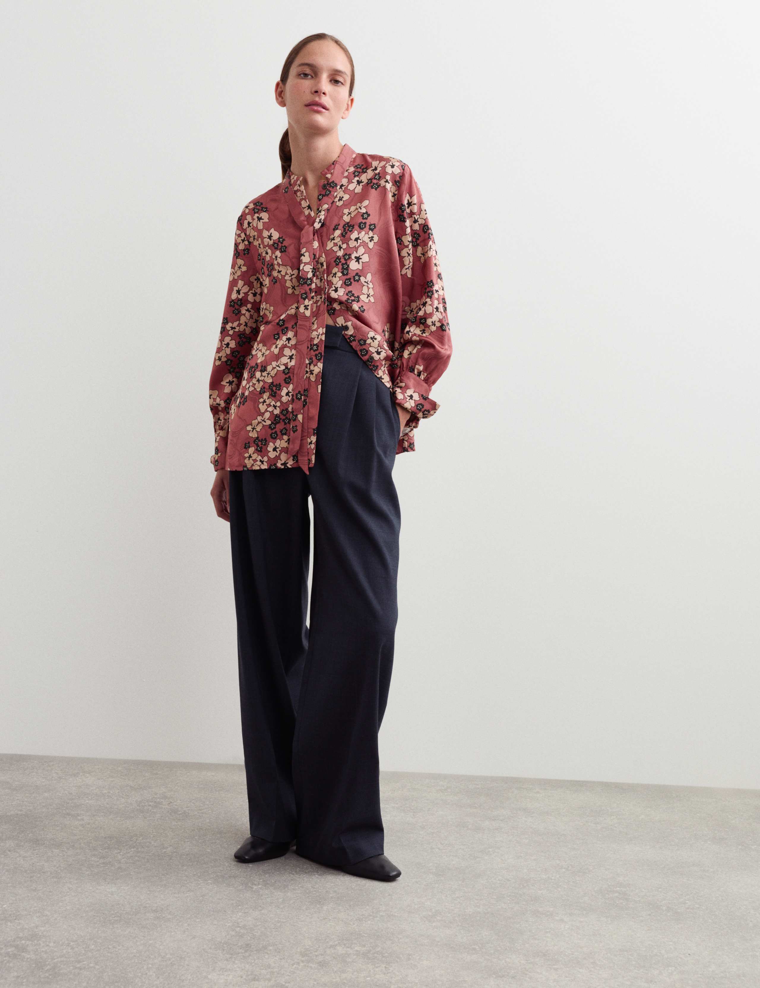 Floral Print Jacquard Collared Blouse