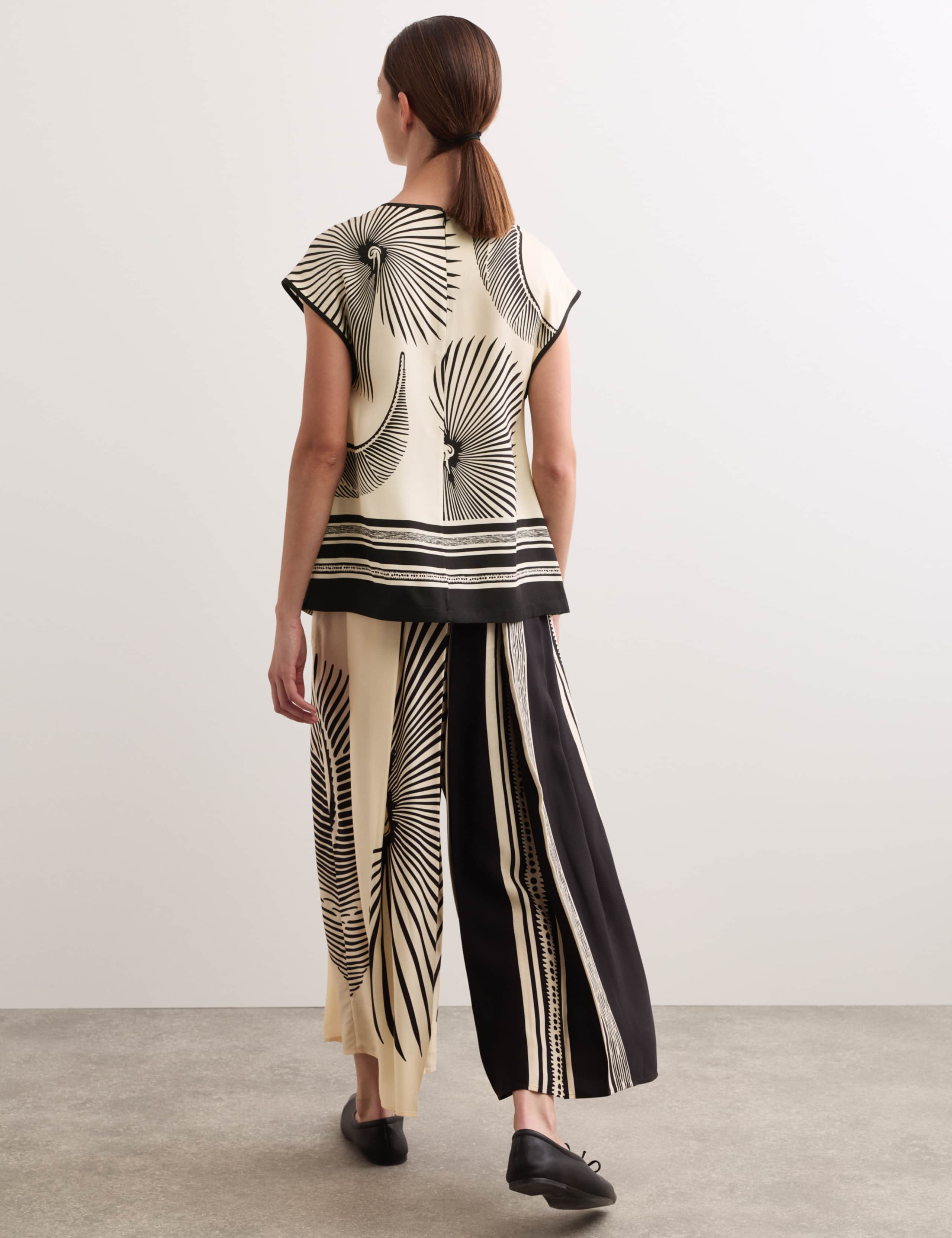 Printed Collarless Top & Trouser Set 4 of 6