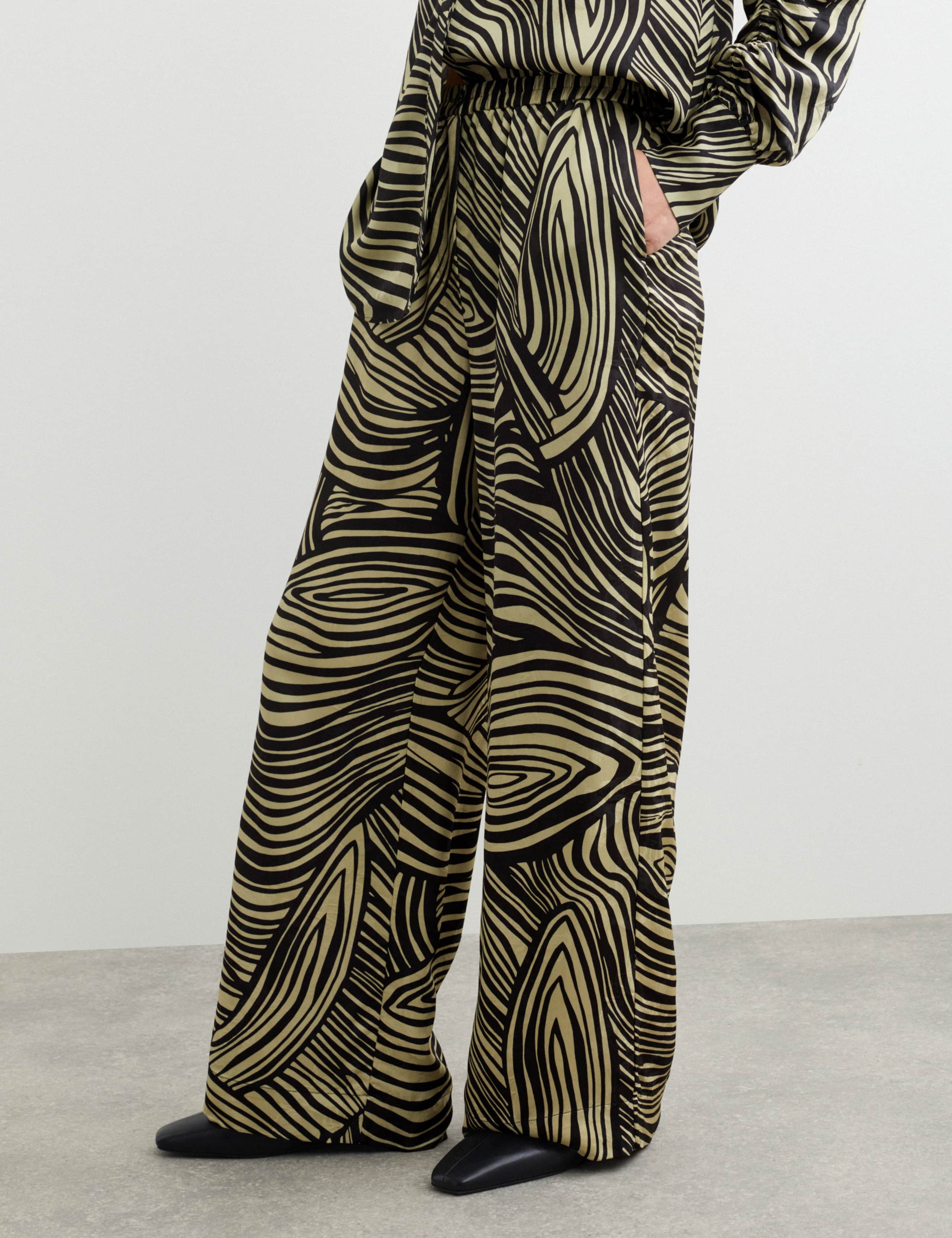 Printed Blouse & Trouser Set 6 of 6