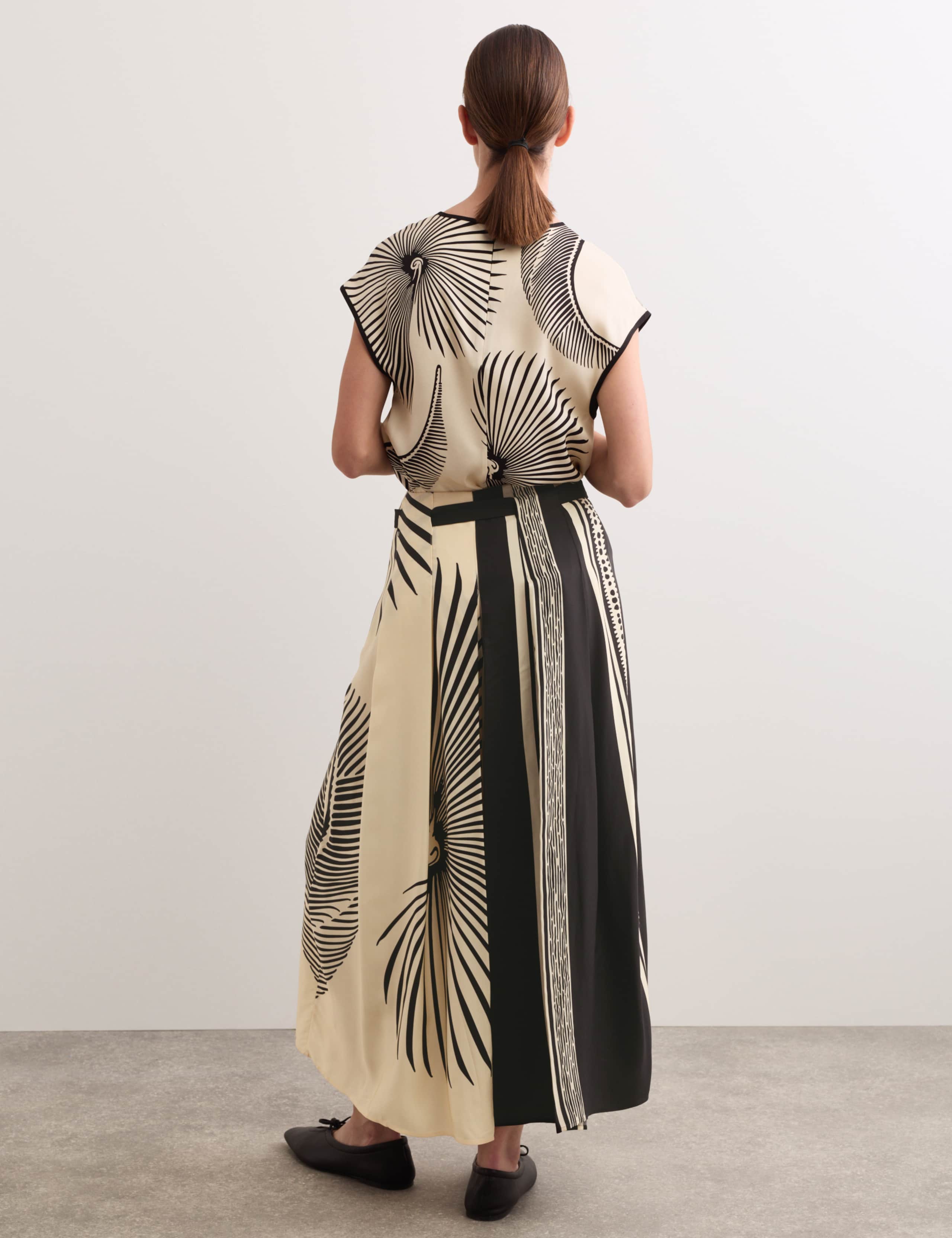 Printed Collarless Top & Trouser Set 6 of 6