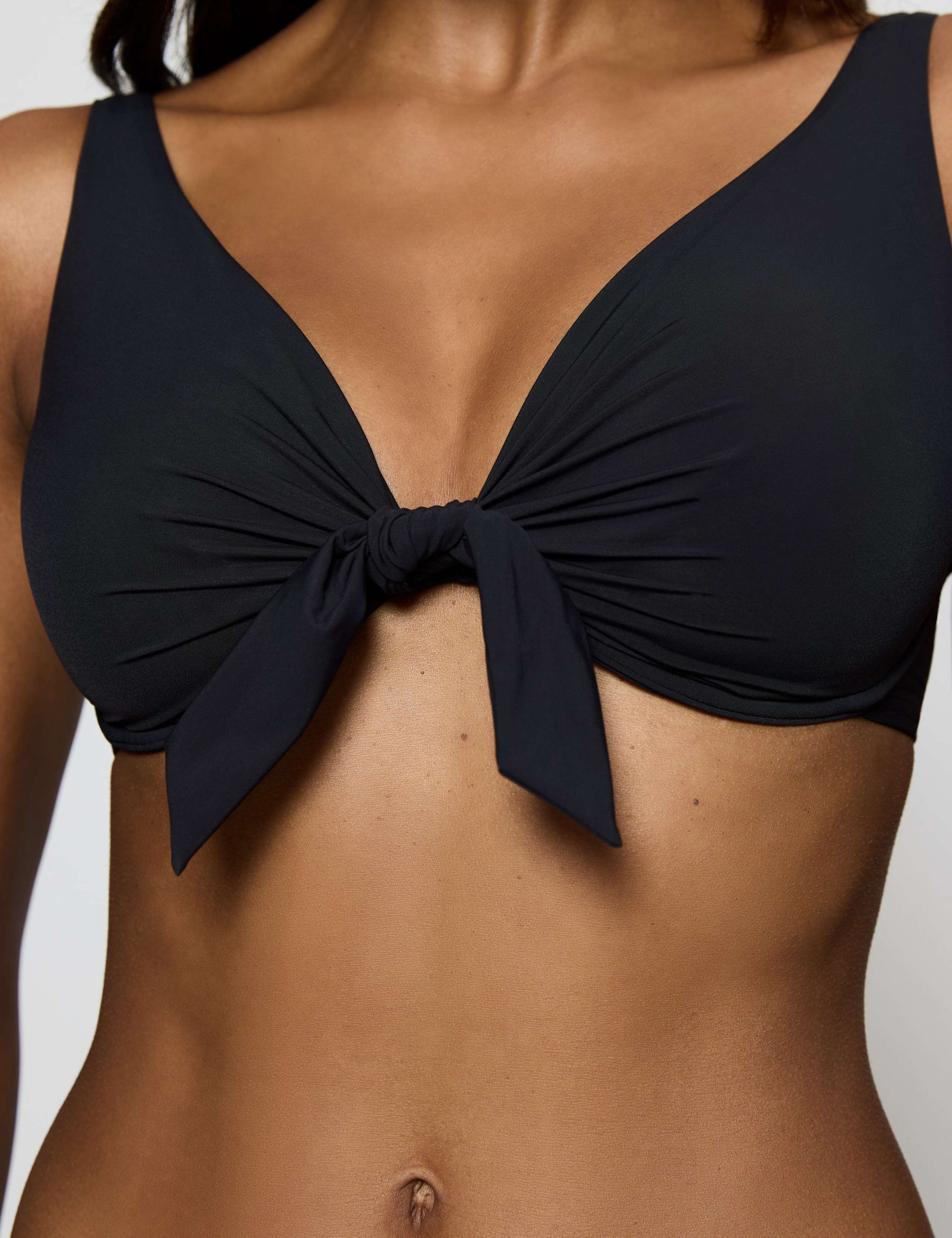 Summer Twist Wired Plunge Bikini Top B-E