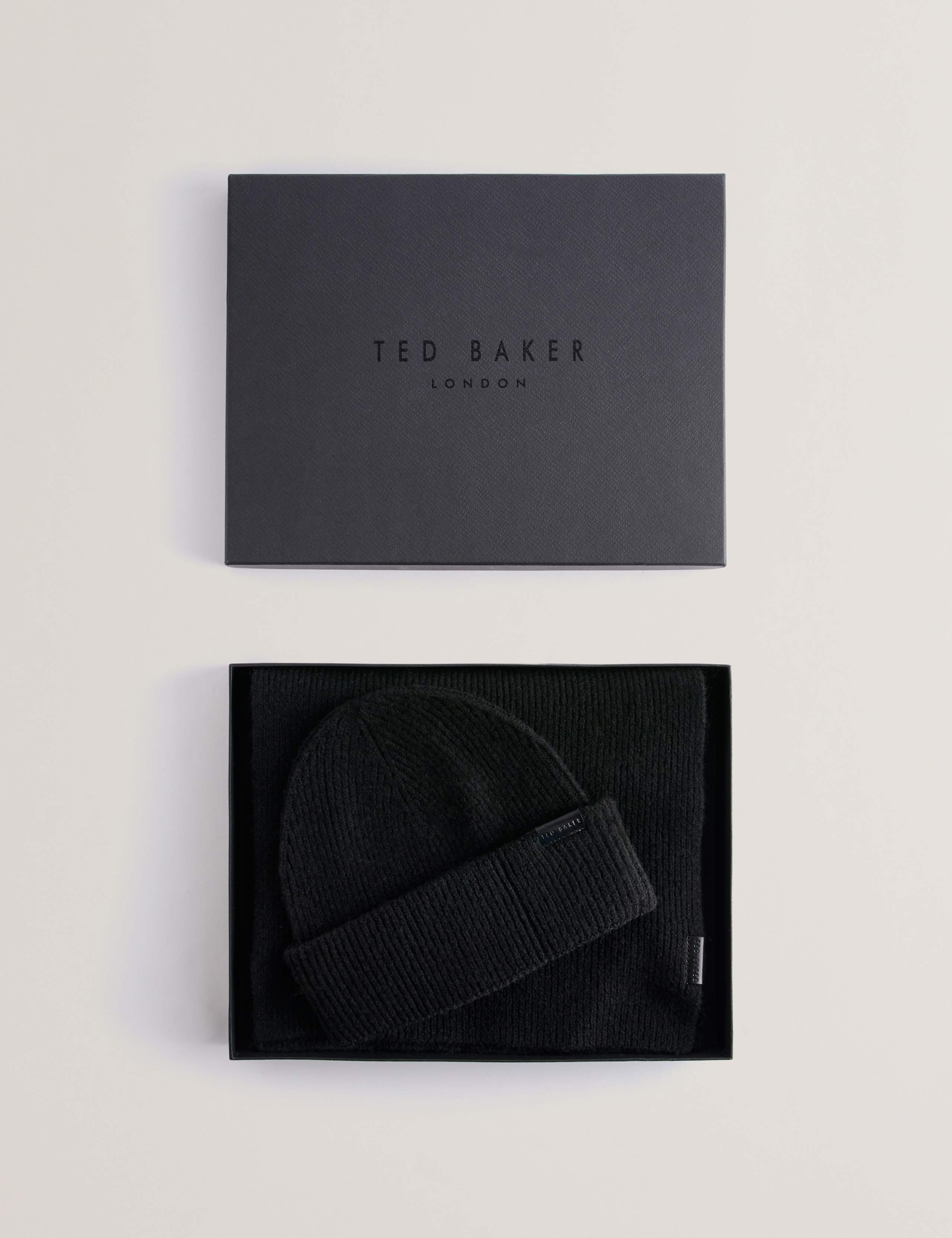 Alliies Ribbed Hat and Scarf Gift Set