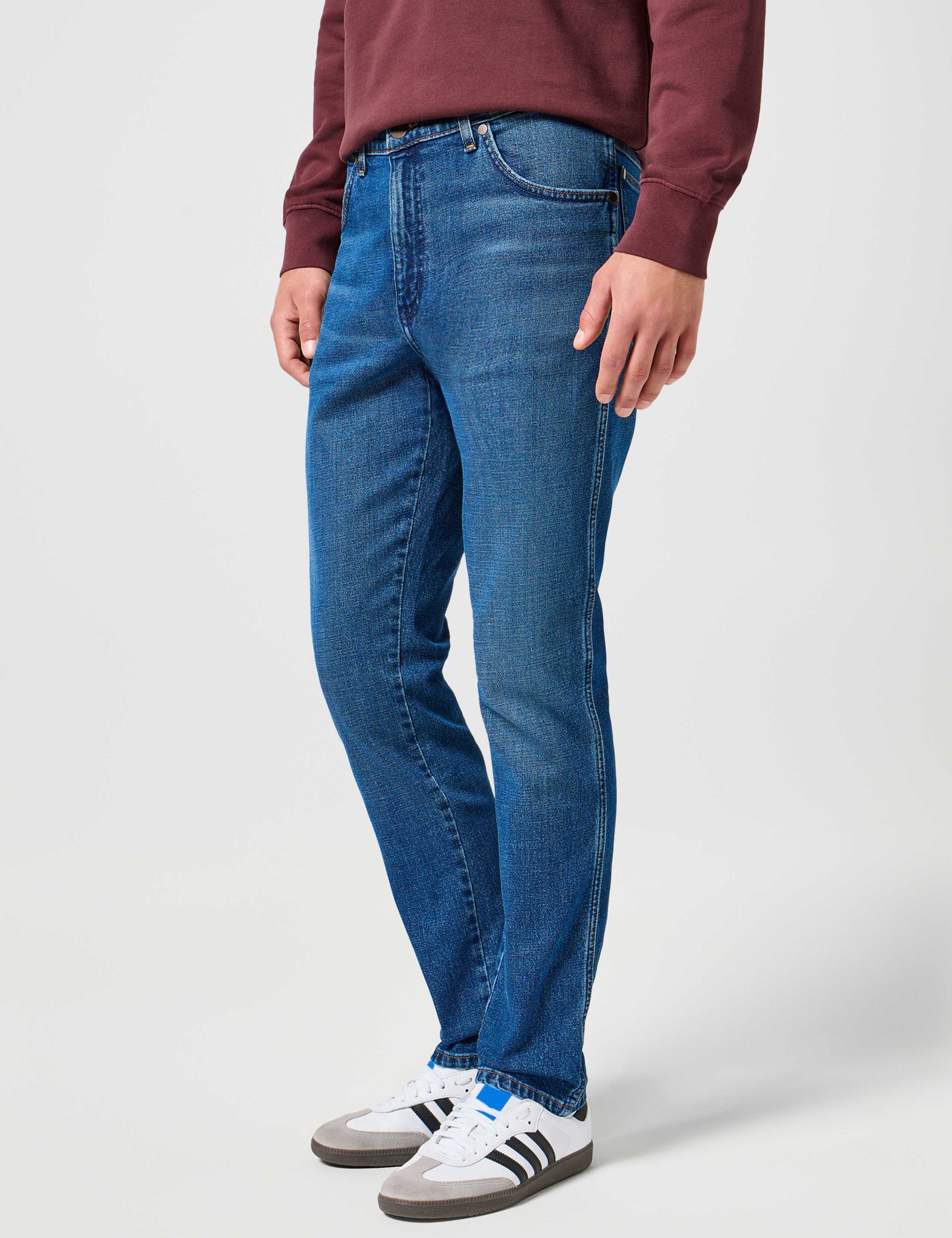 Tapered Fit Jeans