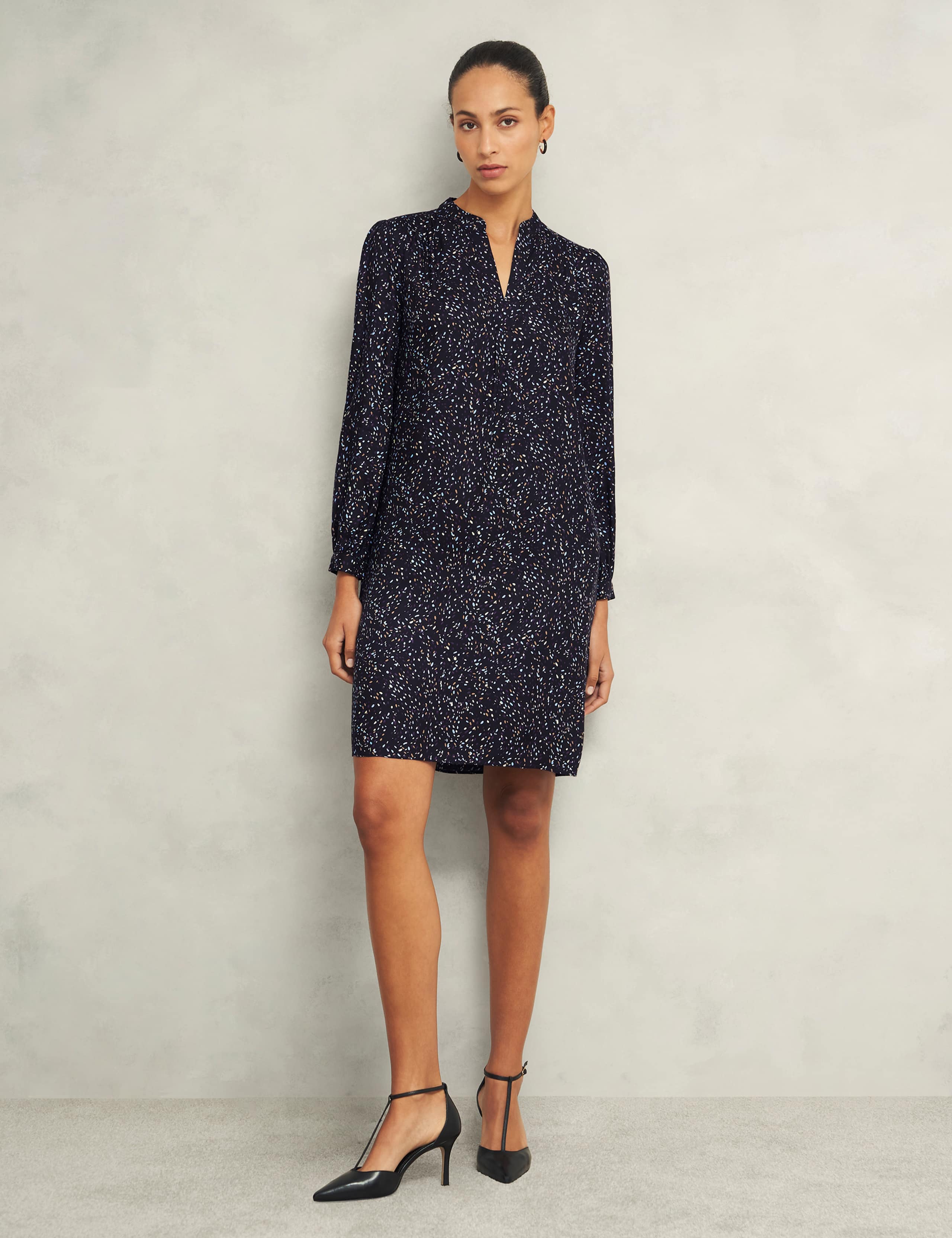 Jersey Printed V-Neck Knee Length Shift Dress