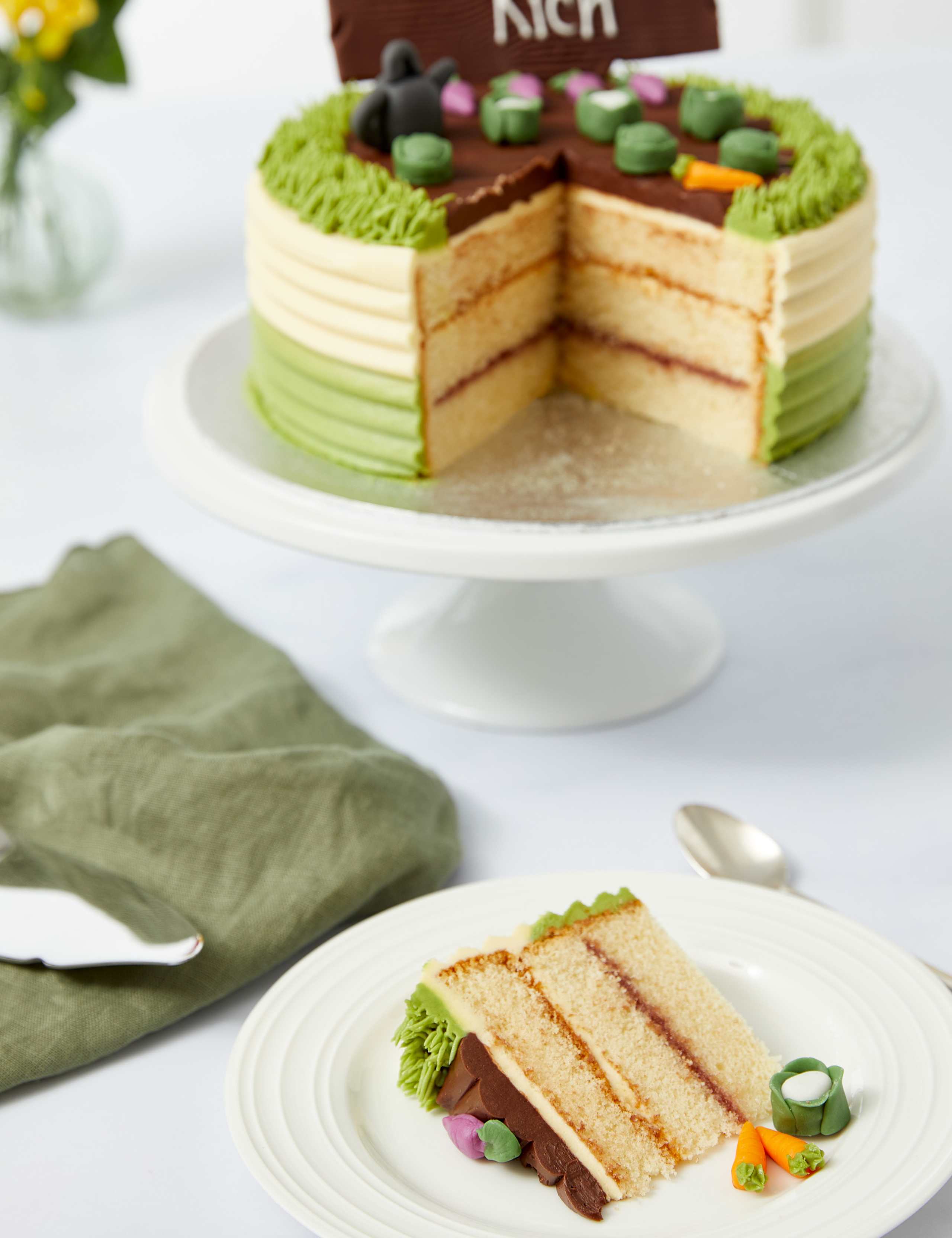 Personalised Gardening Cake (Serves 20)