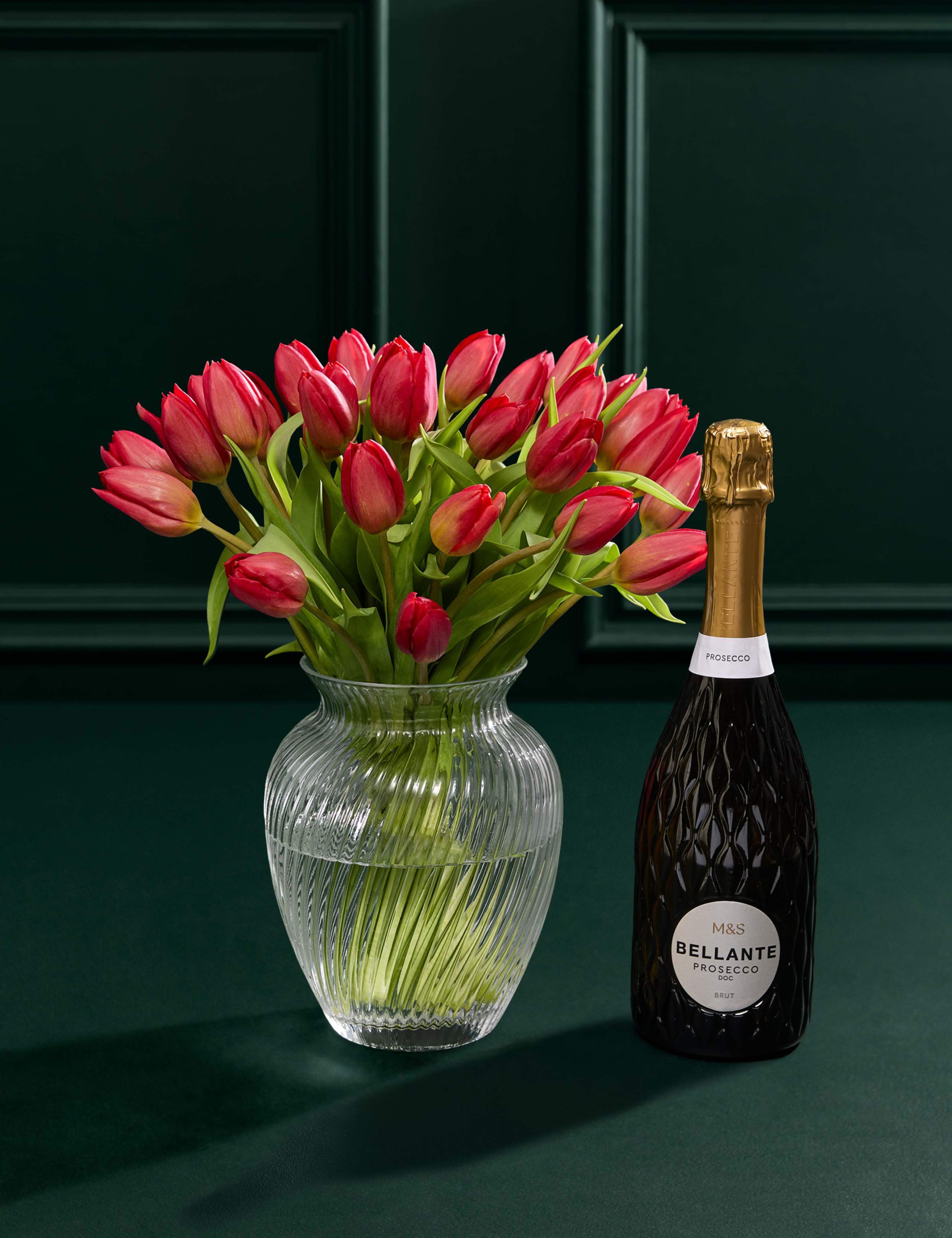 Valentine's British Red Tulip Abundance Bouquet & Prosecco