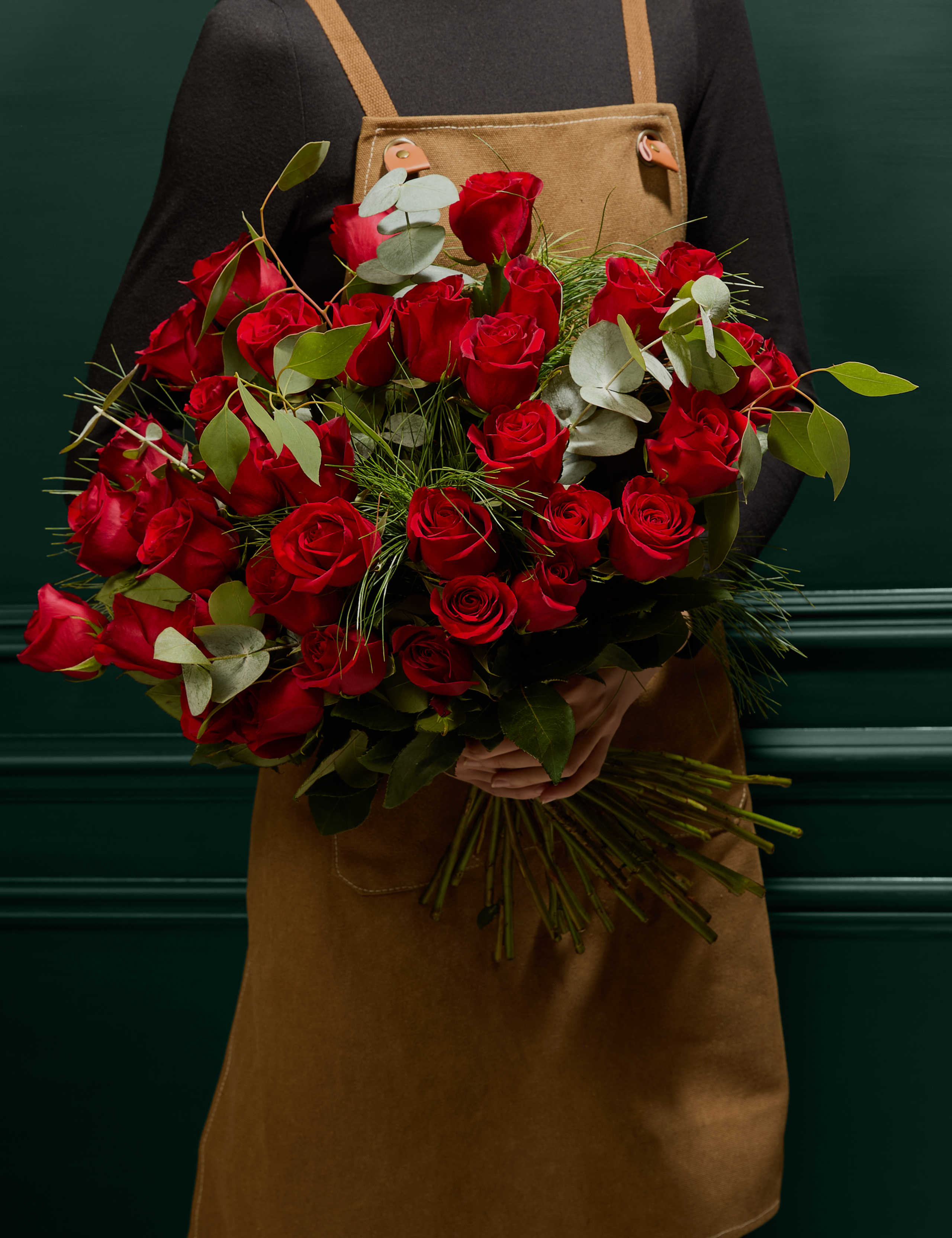 Luxury Red Rose Bouquet (Delivery from 26th November)