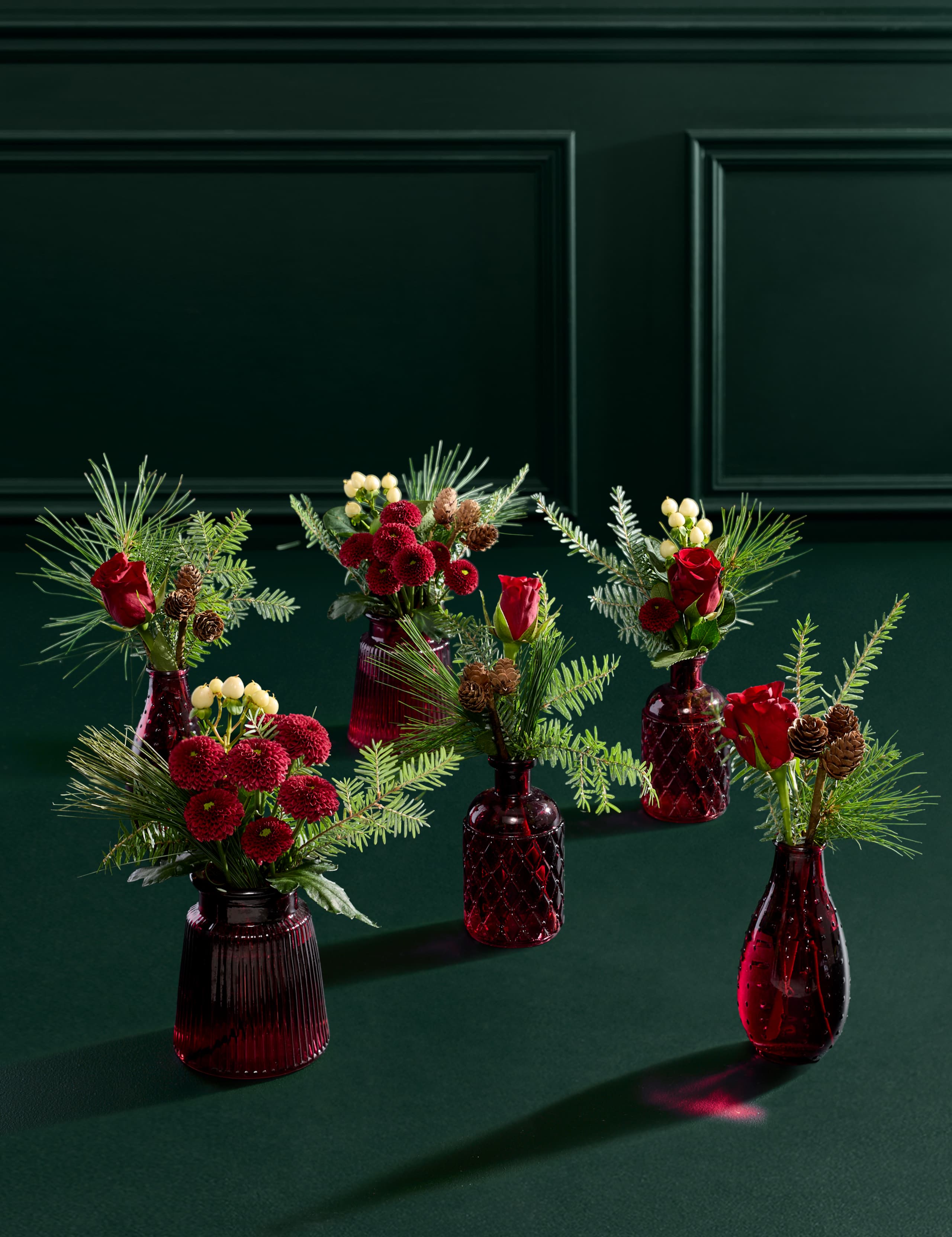 6 Christmas Flower Place Settings with Name Tags (Delivery from 10th December)