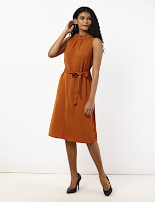 Sleeveless Dress with tie up