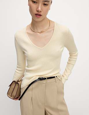 Ribbed V-Neck Knitted Top