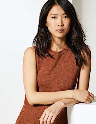 Round Neck Sleeveless Knitted Top