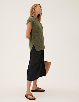 Ribbed Crew Neck Sleeveless Knitted Jumper