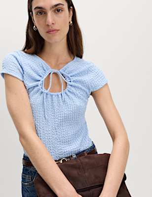 Textured Keyhole Top