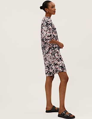 Printed Round Neck Knee Length Shift Dress
