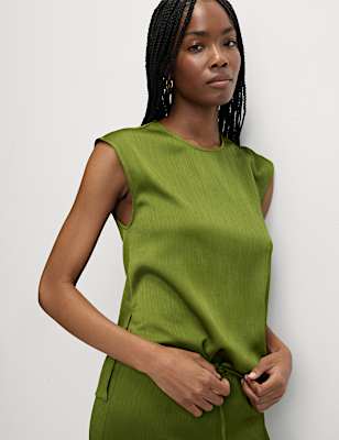 Plisse Round Neck Sleeveless Top