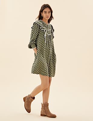 Leaf Print Pintuck Knee Length Shift Dress